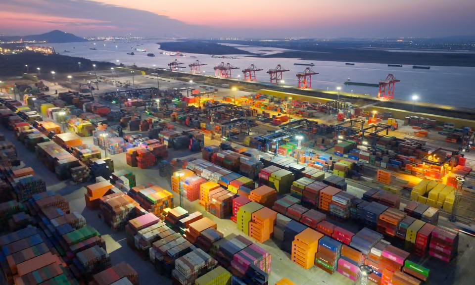 Khu vực bến t&agrave;u Longtan tr&ecirc;n s&ocirc;ng Dương Tử tại Nam Kinh - Trung Quốc. Ảnh: Costfoto/NurPhoto/Shutterstock