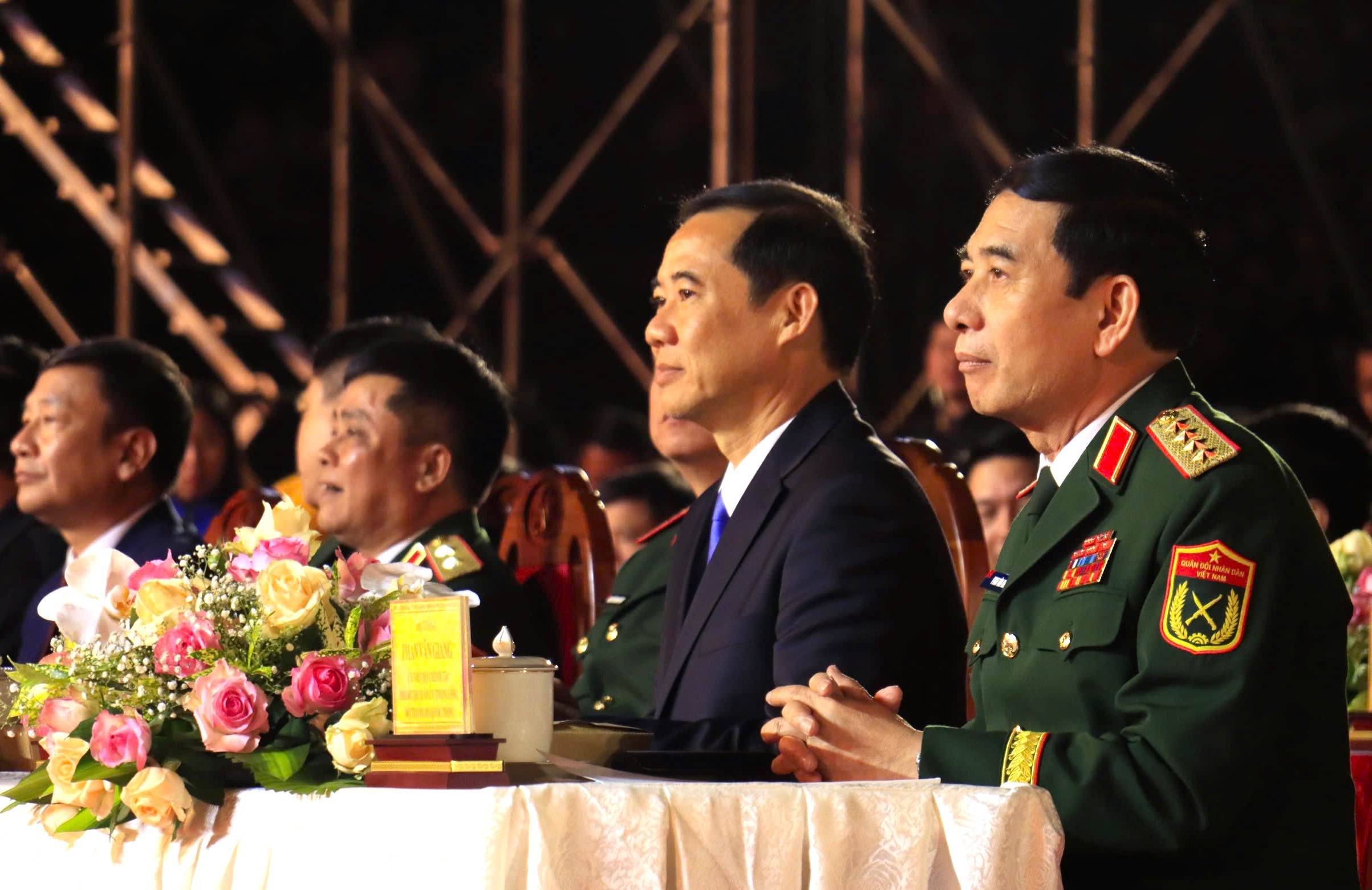 H&agrave;ng chục ng&agrave;n người đến Quảng trường L&acirc;m Vi&ecirc;n dự lễ kỷ niệm 50 năm Ng&agrave;y giải ph&oacute;ng tỉnh L&acirc;m Đồng- Ảnh 4.