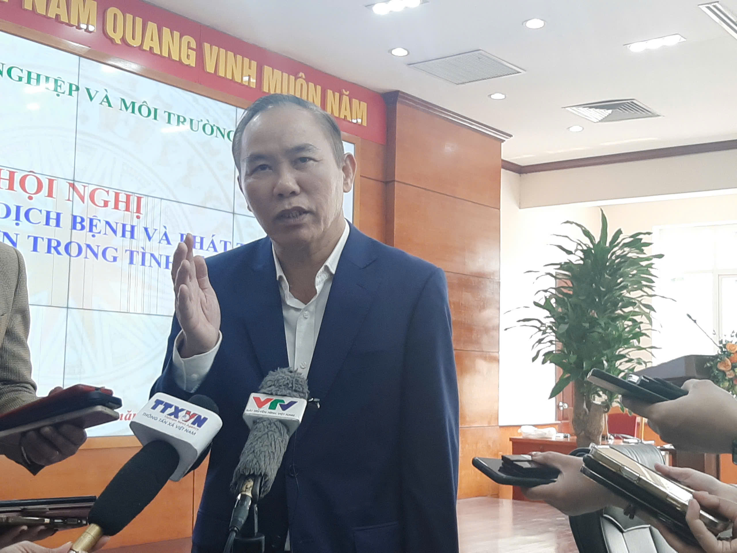 Thứ trưởng Bộ N&ocirc;ng nghiệp v&agrave; M&ocirc;i trường: "Dĩ bất biến ứng vạn biến" với thuế suất của Mỹ- Ảnh 1.
