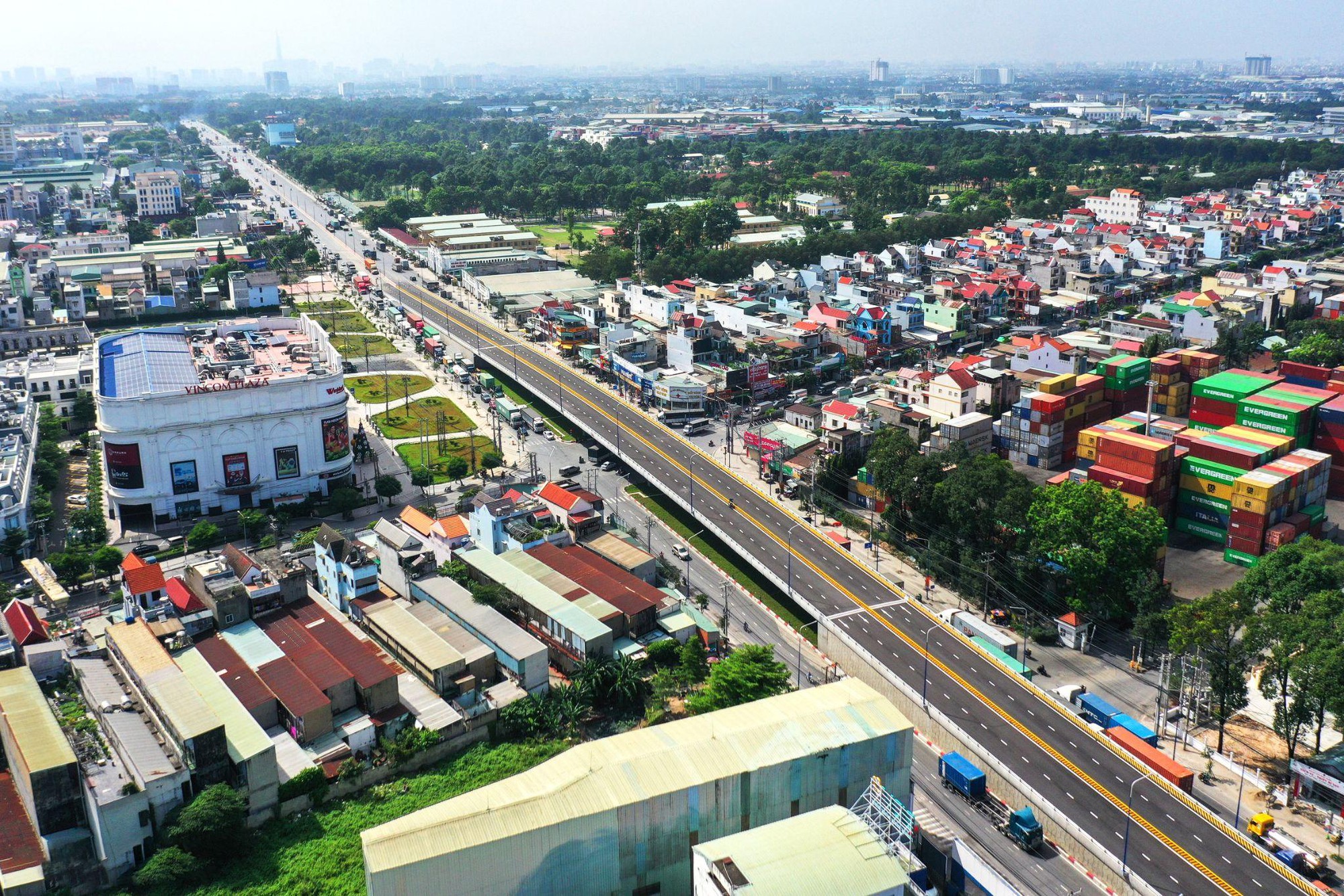 Những người chọn đi làm ở TP HCM, an cư Bình Dương- Ảnh 1.