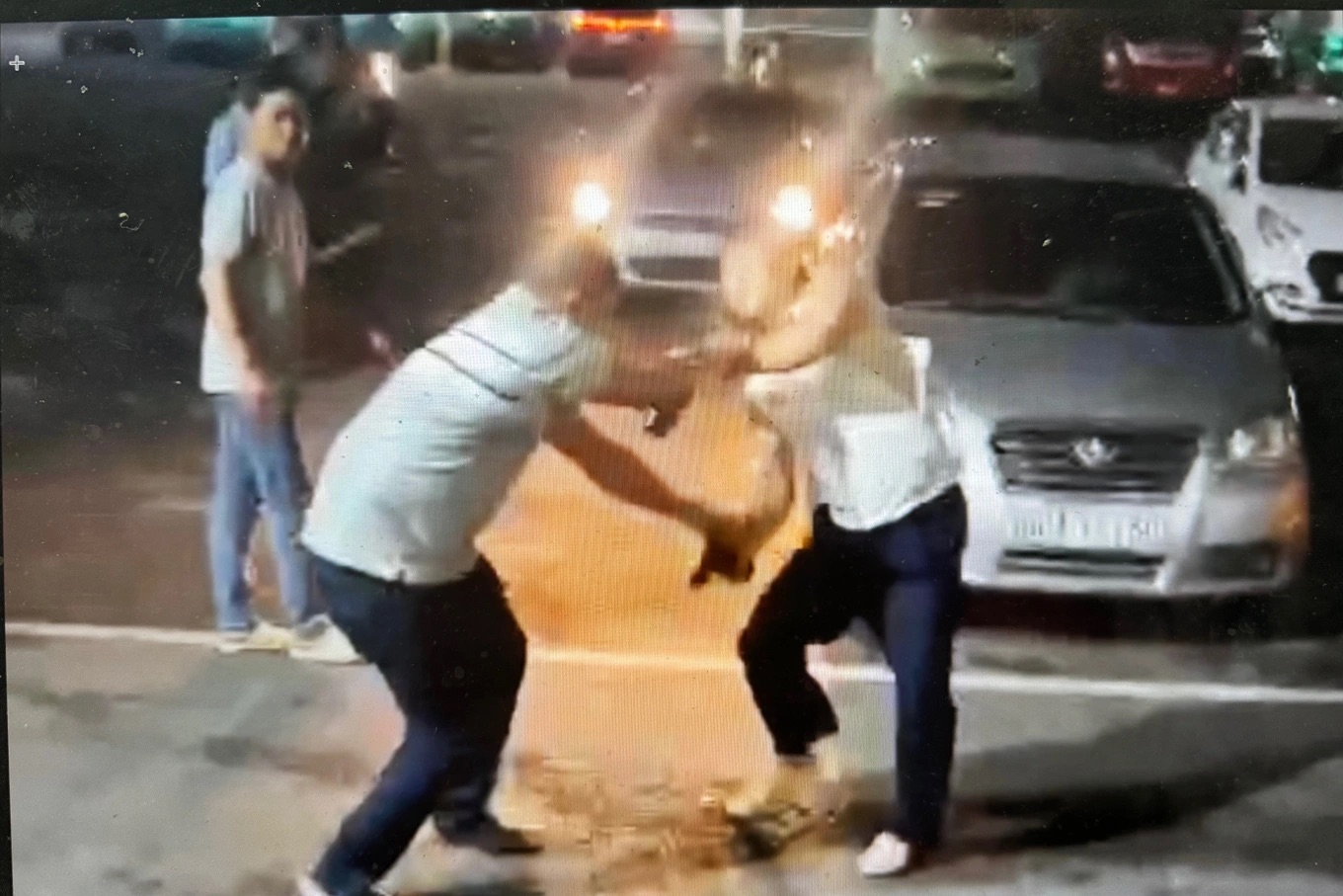 C&aacute;c b&ecirc;n n&oacute;i g&igrave; về clip ghi lại cảnh bảo vệ Bến xe Đồng Nai hăm dọa h&agrave;nh kh&aacute;ch- Ảnh 1.