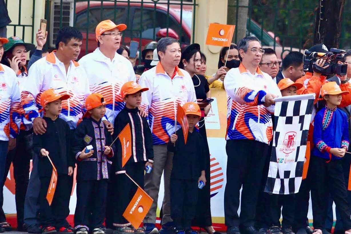 Ch&agrave;ng rể Việt gi&agrave;nh &Aacute;o v&agrave;ng chặng đầu ti&ecirc;n của C&uacute;p truyền h&igrave;nh TP HCM - T&ocirc;n Đ&ocirc;ng &Aacute; 2025- Ảnh 2.