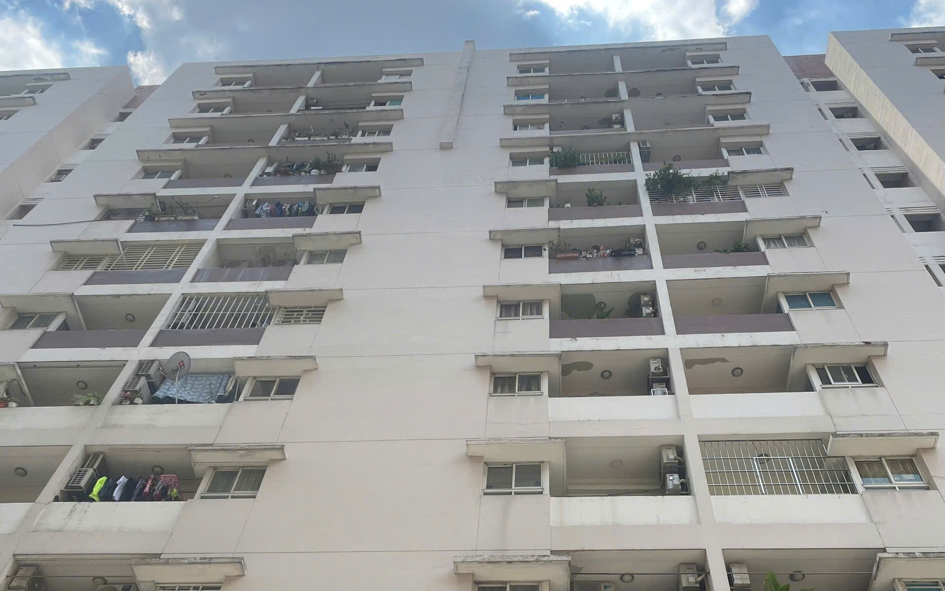 Phát hiện thi thể trên sân thượng chung cư ở TP HCM