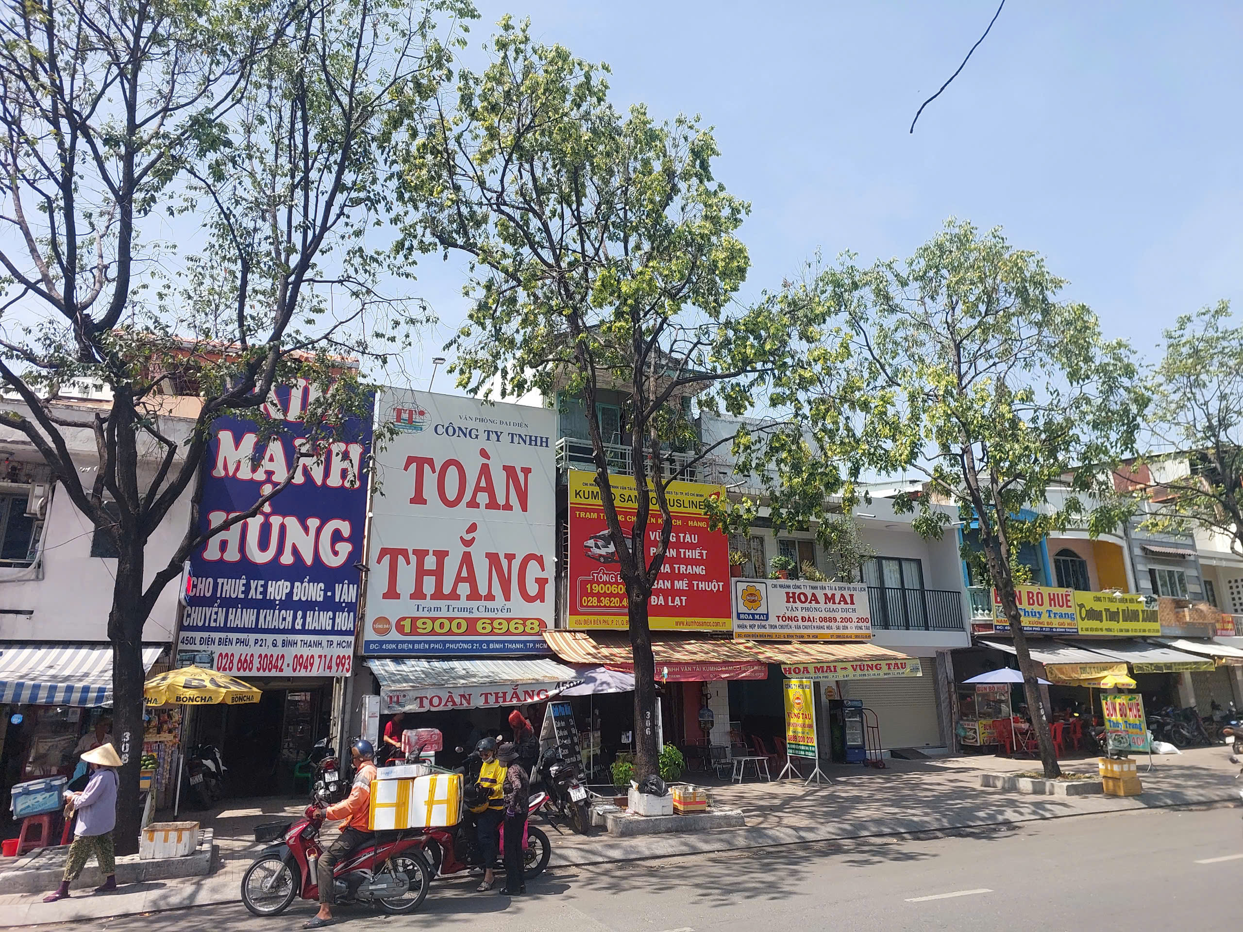 TP HCM: Điều tra vụ 3 nh&acirc;n vi&ecirc;n nh&agrave; xe bị đ&aacute;nh- Ảnh 1.