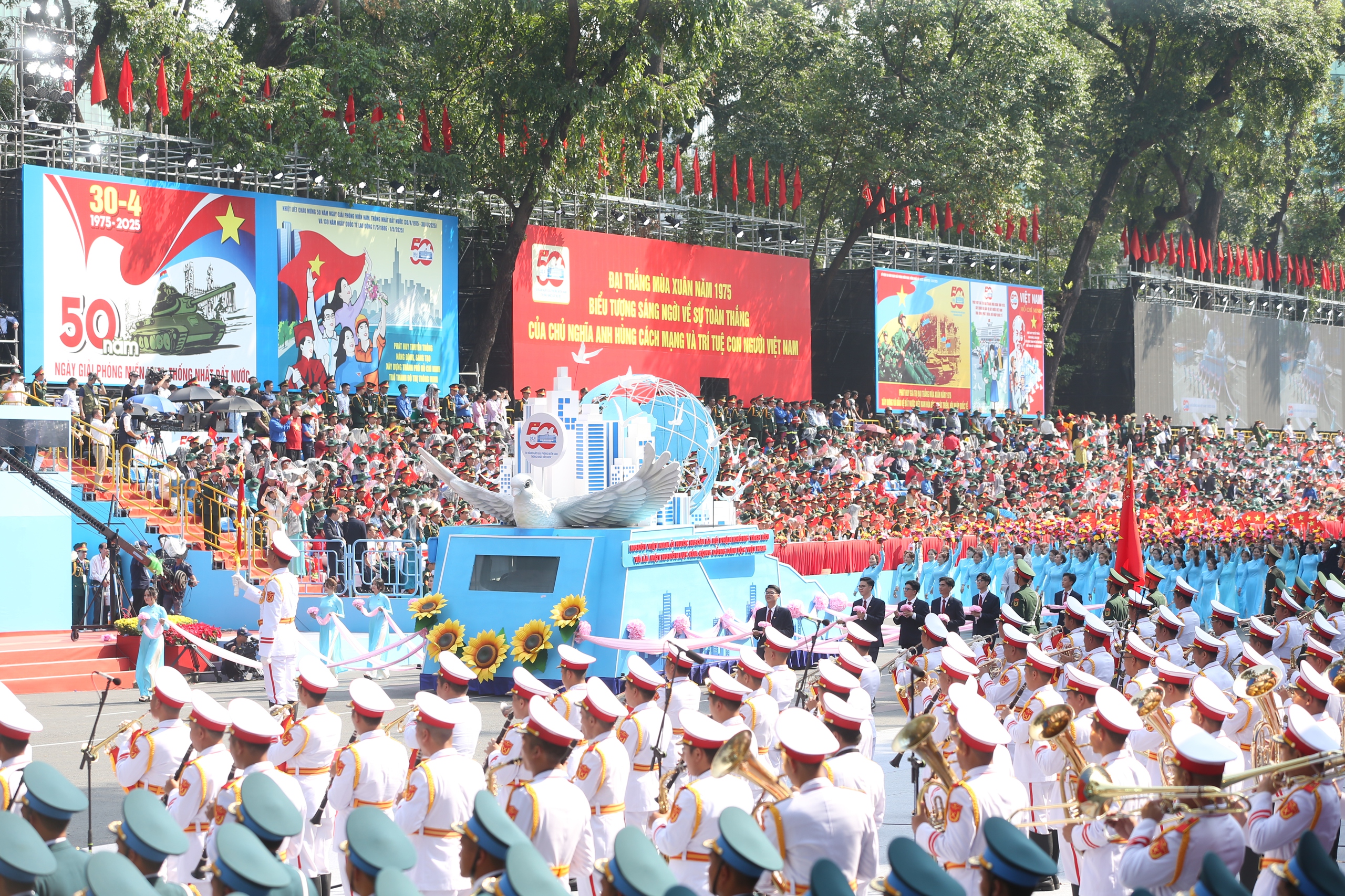 Khối diễu hành - Ảnh 20.