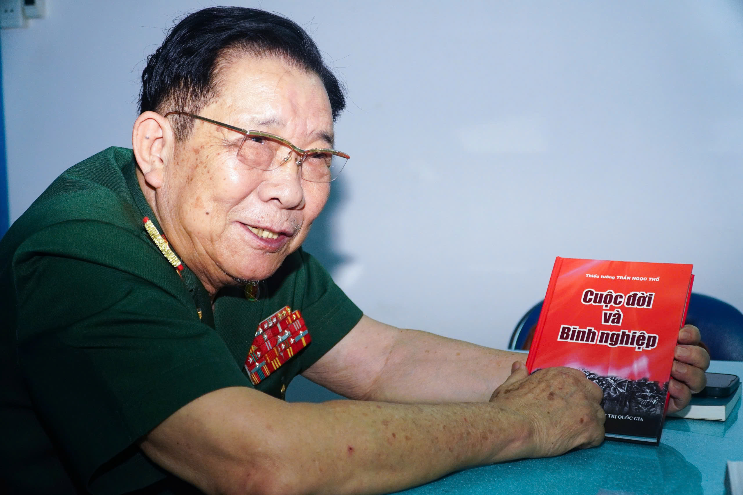 Ch&acirc;n dung vị tướng ph&aacute;t biểu tại lễ kỷ niệm 50 năm thống nhất đất nước- Ảnh 2.
