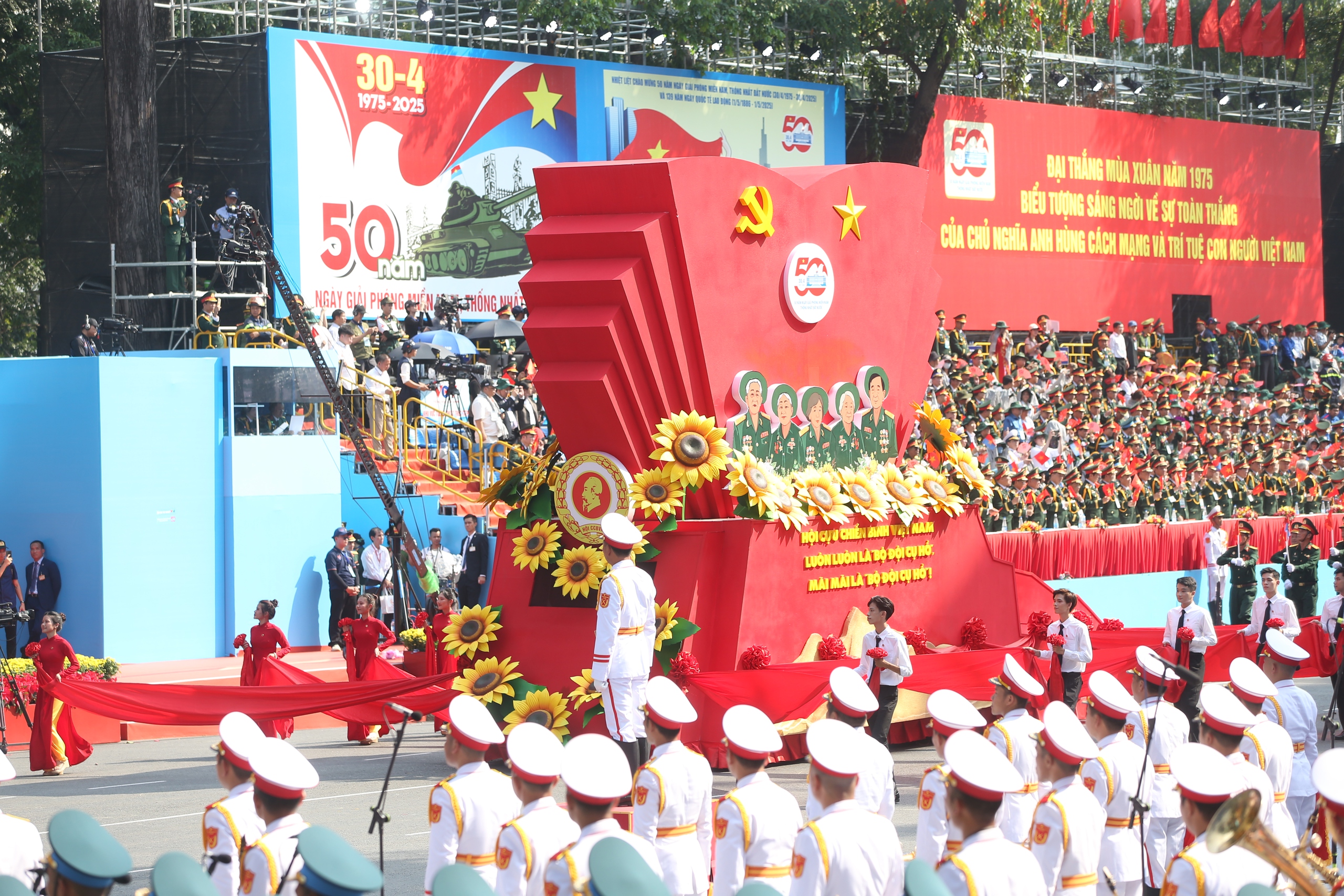 Khối diễu hành - Ảnh 6.