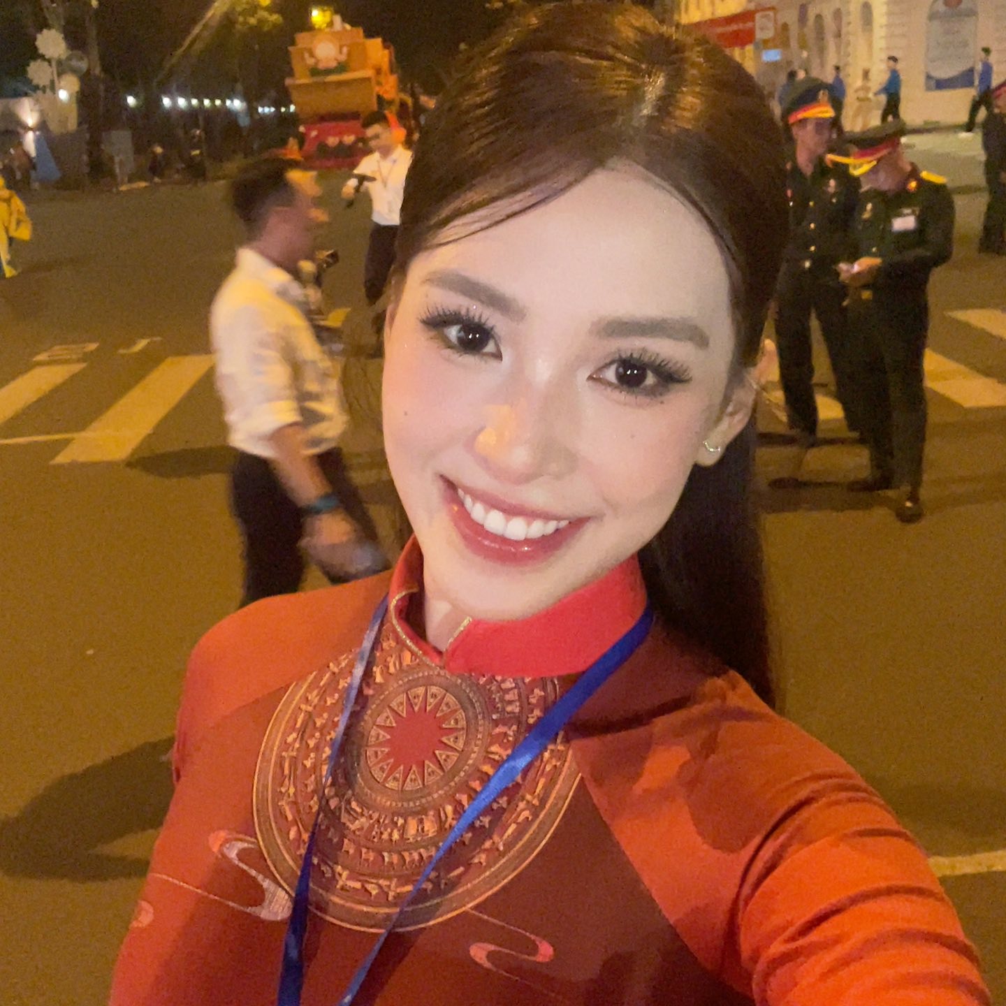 Lan Ngọc, Phương Thanh, Th&uacute;y Ng&acirc;n&hellip; hạnh ph&uacute;c sau diễu h&agrave;nh - Ảnh 19.