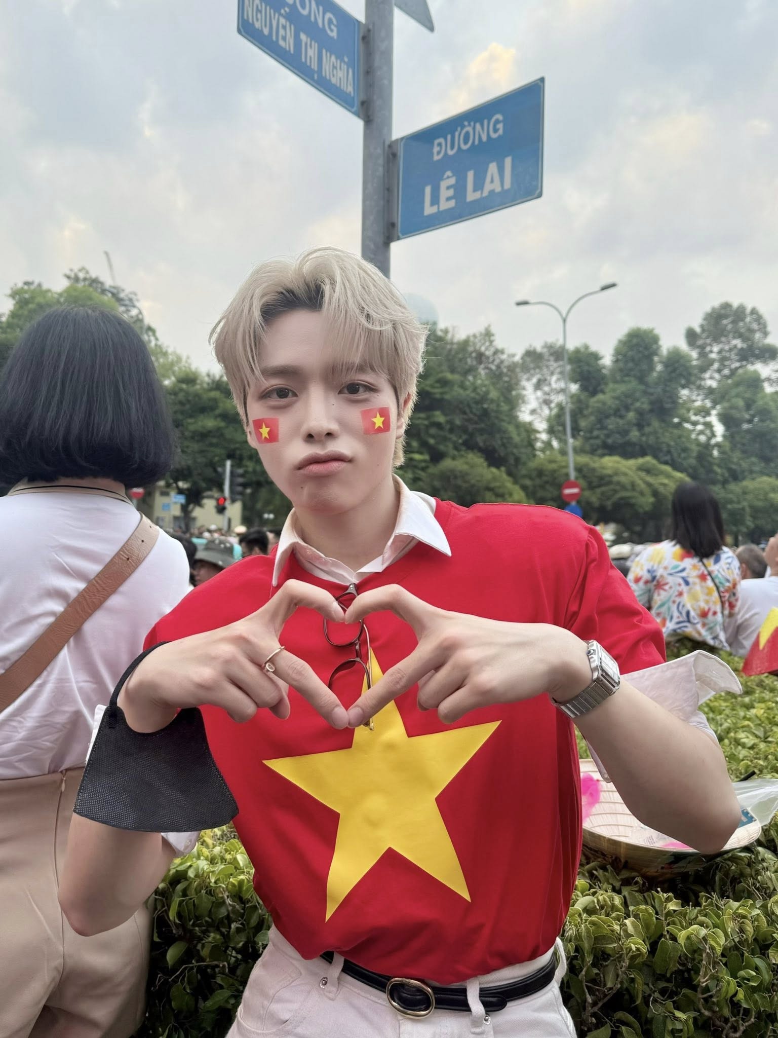 Lan Ngọc, Phương Thanh, Th&uacute;y Ng&acirc;n&hellip; hạnh ph&uacute;c sau diễu h&agrave;nh - Ảnh 20.