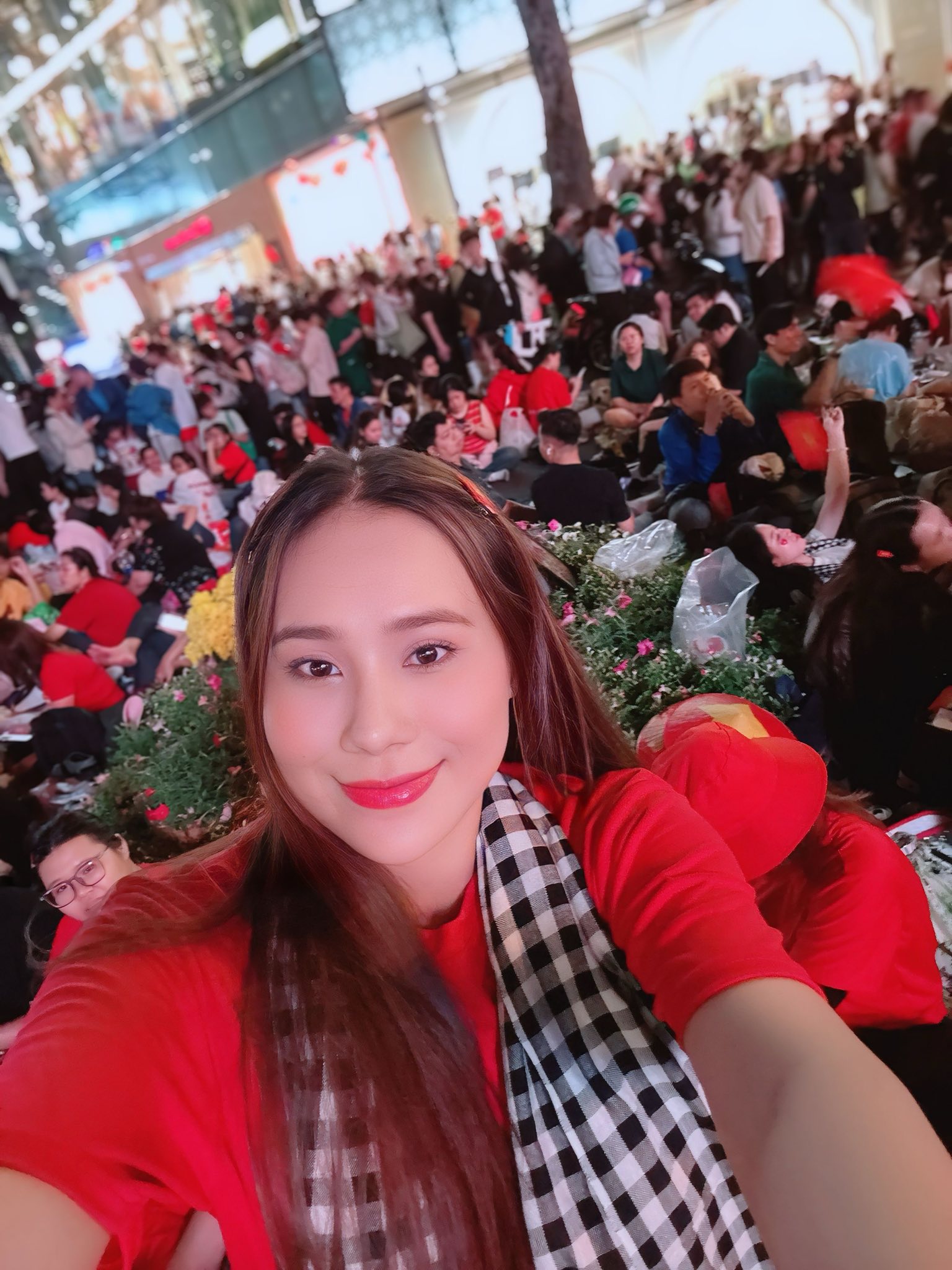 Lan Ngọc, Phương Thanh, Th&uacute;y Ng&acirc;n&hellip; hạnh ph&uacute;c sau diễu h&agrave;nh - Ảnh 14.