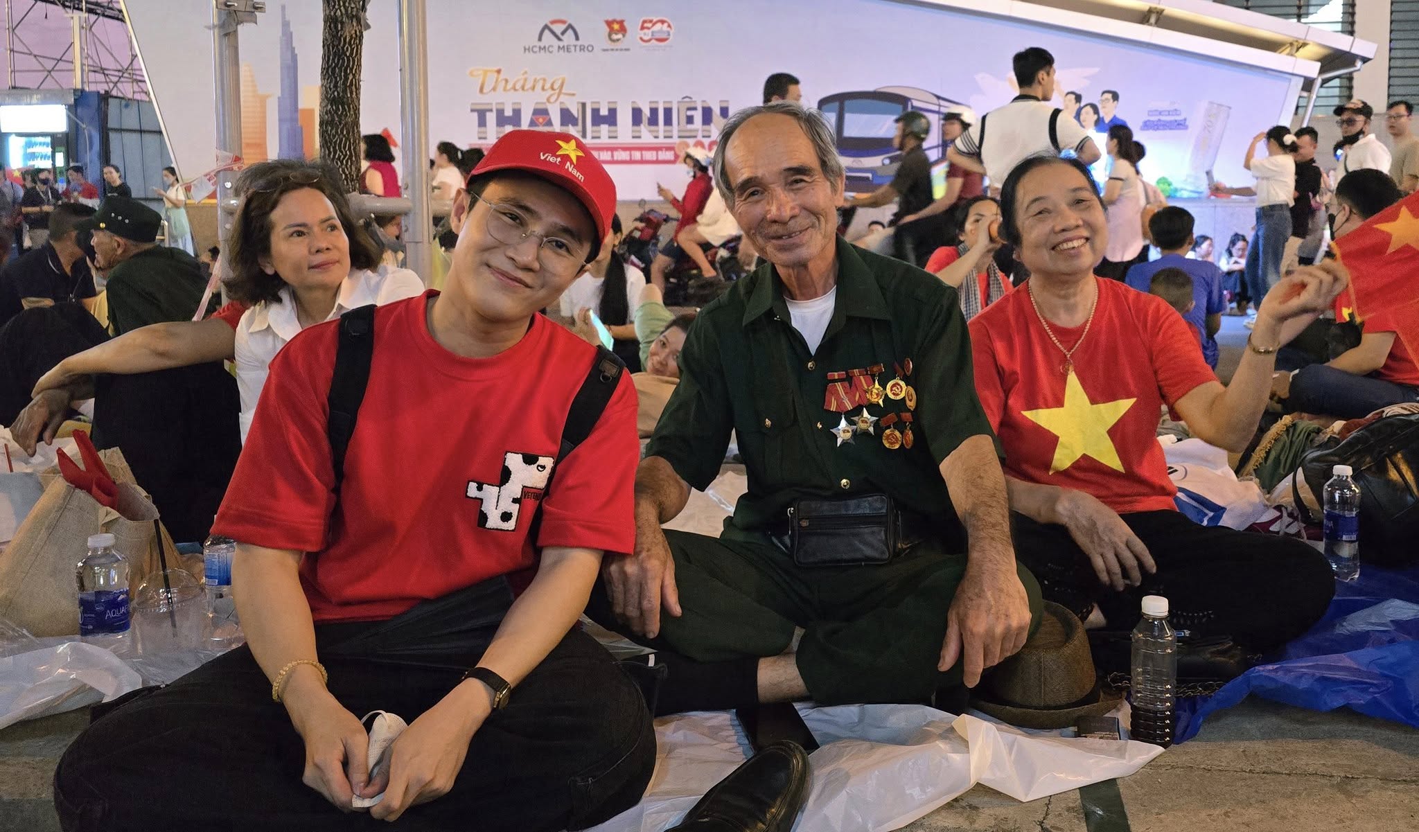 Lan Ngọc, Phương Thanh, Th&uacute;y Ng&acirc;n&hellip; hạnh ph&uacute;c sau diễu h&agrave;nh - Ảnh 17.