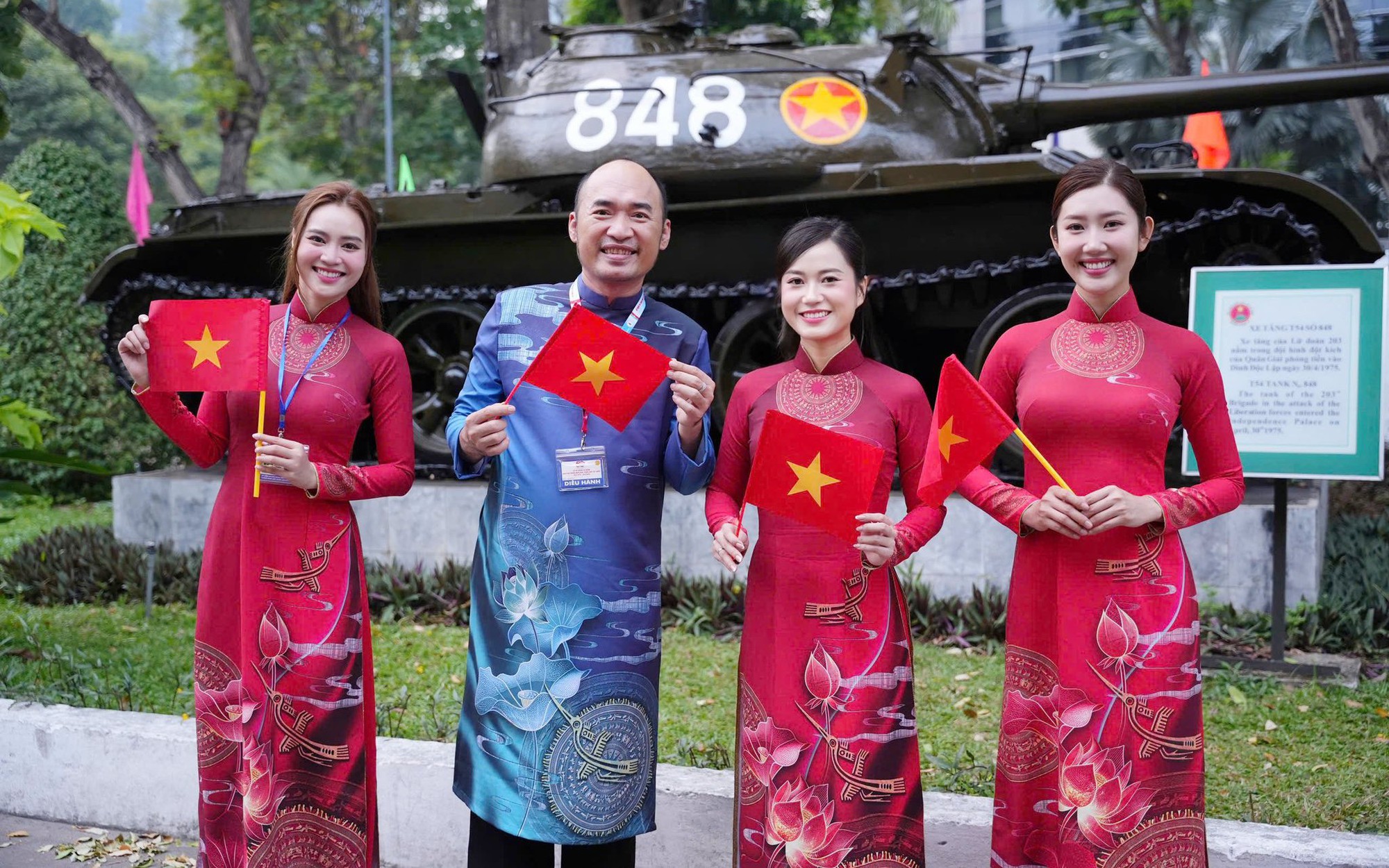 Lan Ngọc, Phương Thanh, Thúy Ngân… hạnh phúc sau diễu hành
