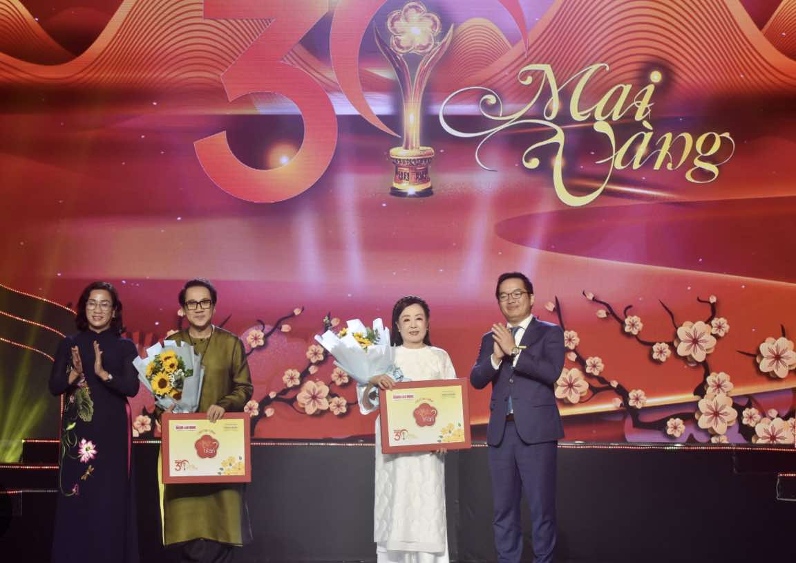 NSND Thu Hiền: "50 năm h&aacute;t cho Tổ quốc, t&ocirc;i tự h&agrave;o l&agrave; c&ocirc;ng d&acirc;n nước Việt" - Ảnh 4.