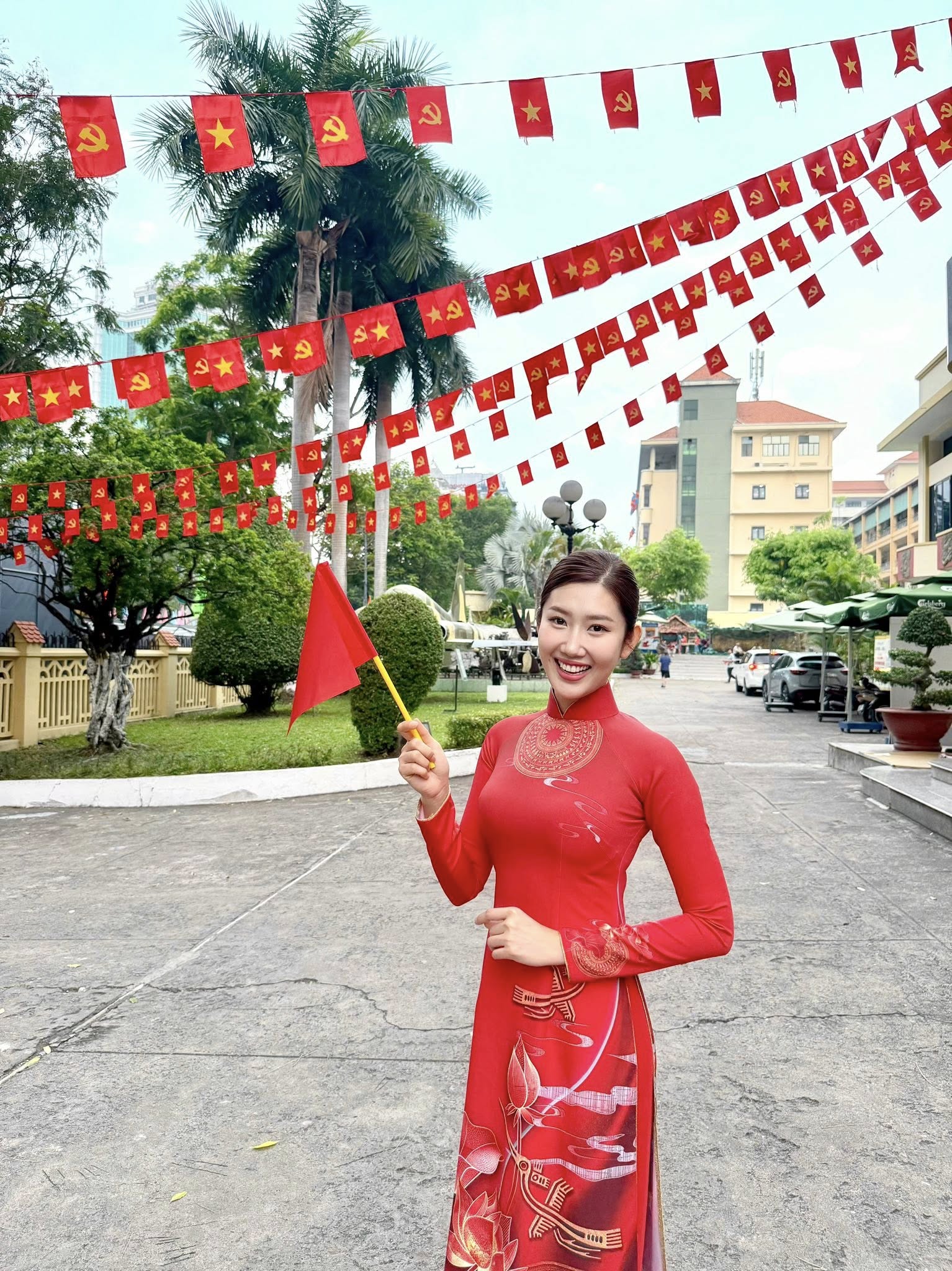 Lan Ngọc, Phương Thanh, Th&uacute;y Ng&acirc;n&hellip; hạnh ph&uacute;c sau diễu h&agrave;nh - Ảnh 5.