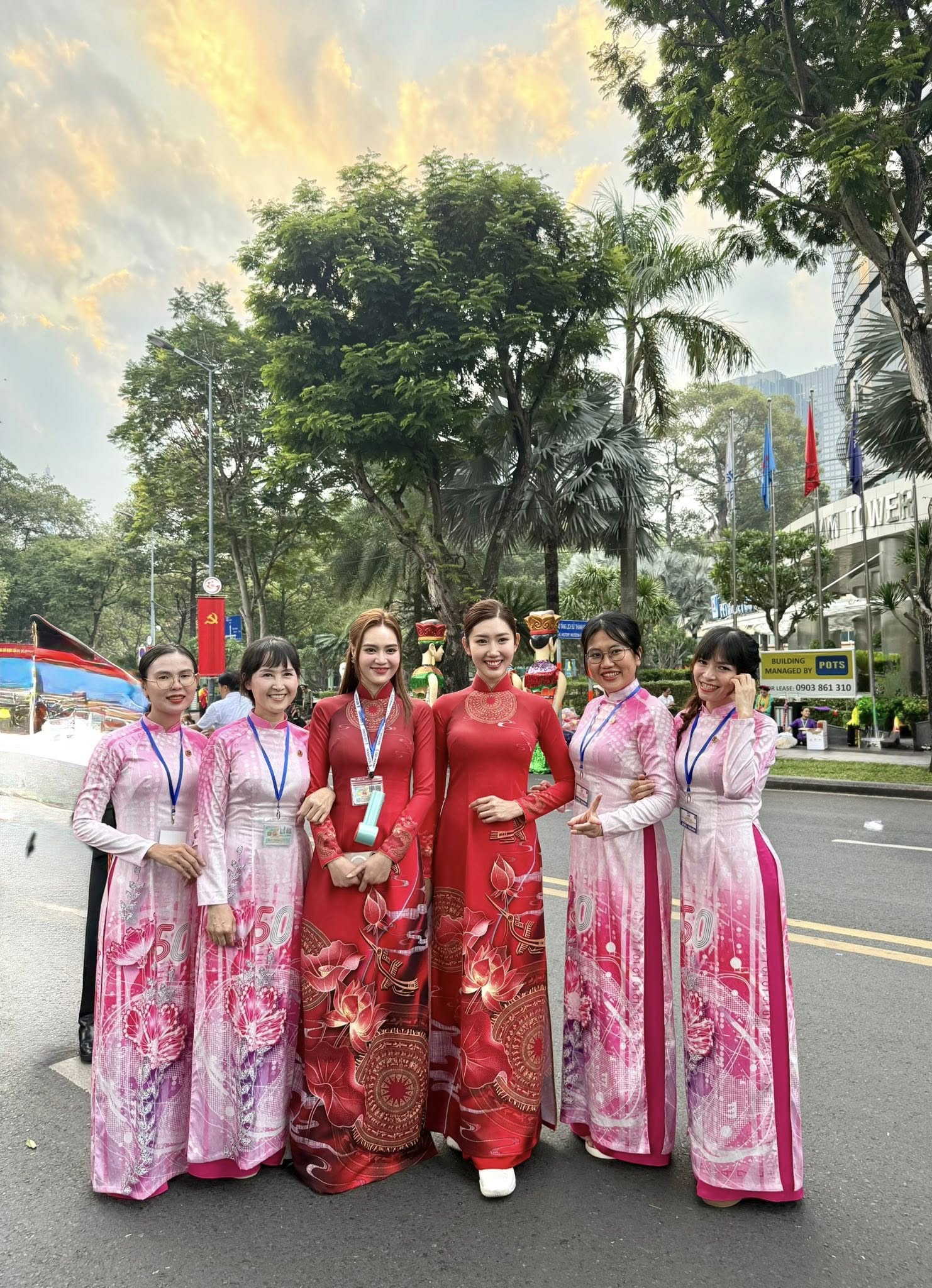 Lan Ngọc, Phương Thanh, Th&uacute;y Ng&acirc;n&hellip; hạnh ph&uacute;c sau diễu h&agrave;nh - Ảnh 6.