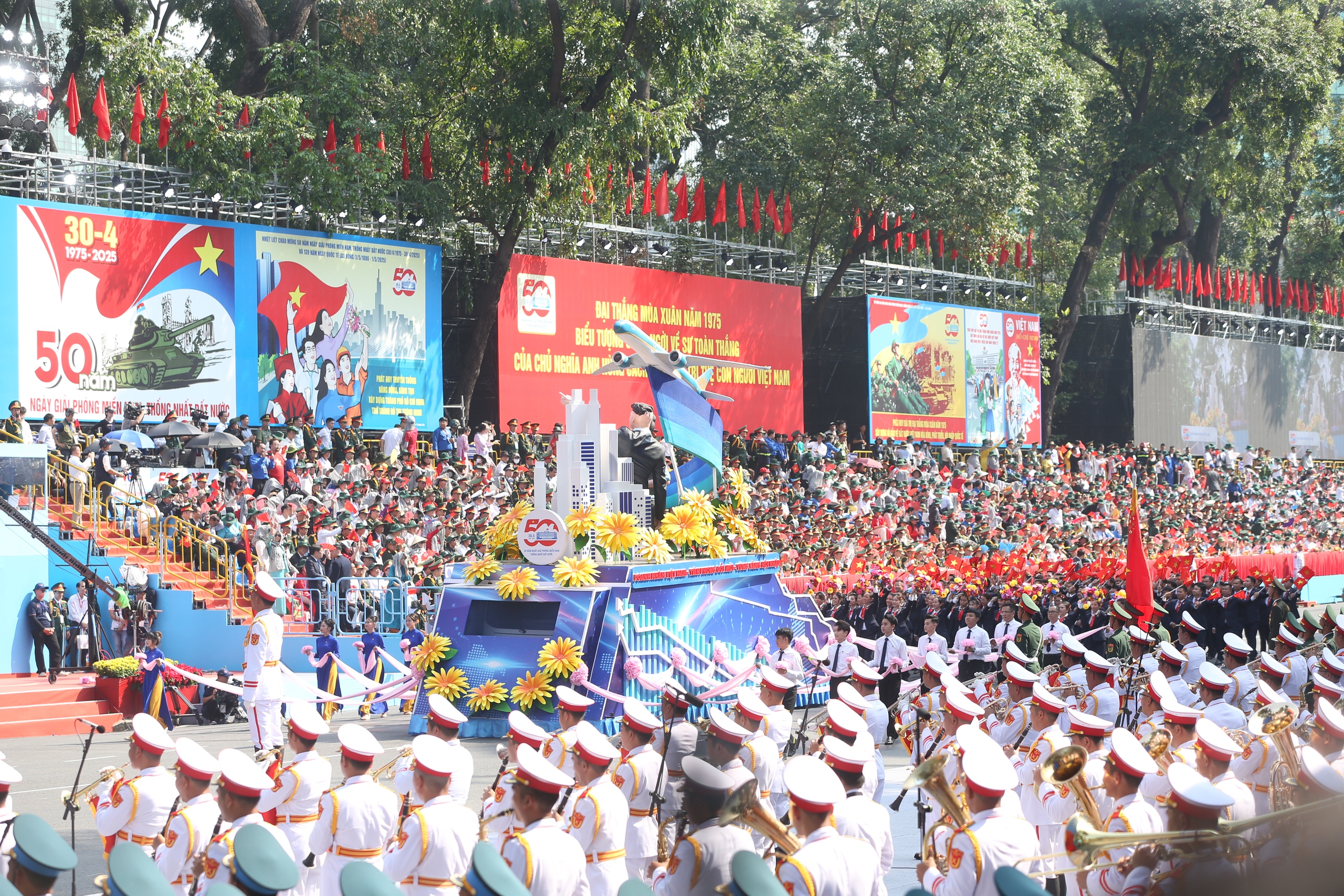 Khối diễu hành - Ảnh 17.