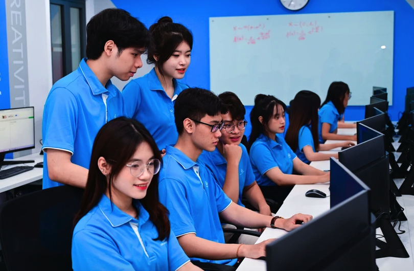 Trường ĐH tung học bổng "khủng" để "h&uacute;t" th&iacute; sinh - Ảnh 6.