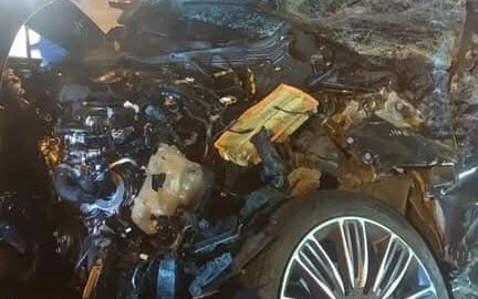 VIDEO: Xe sang Range Rover dập nát khi đấu đầu xe khách