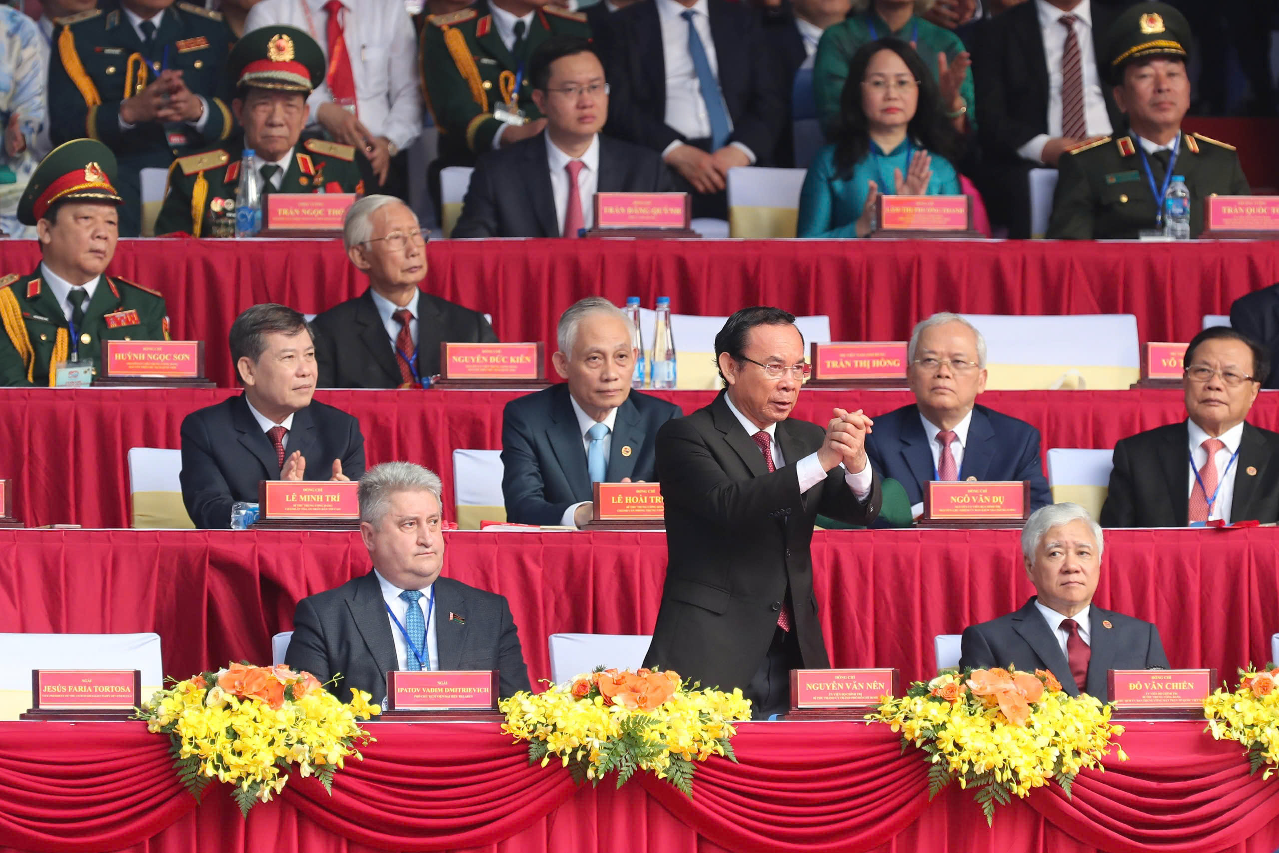 To&agrave;n cảnh Lễ kỷ niệm, diễu binh, diễu h&agrave;nh 50 năm thống nhất đất nước - Ảnh 11.