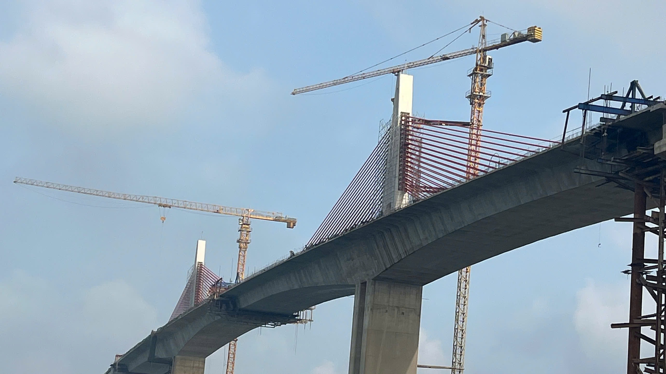 Sau 3 năm khởi c&ocirc;ng, cầu vượt cửa biển d&agrave;i nhất miền Trung như thế n&agrave;o?- Ảnh 4.