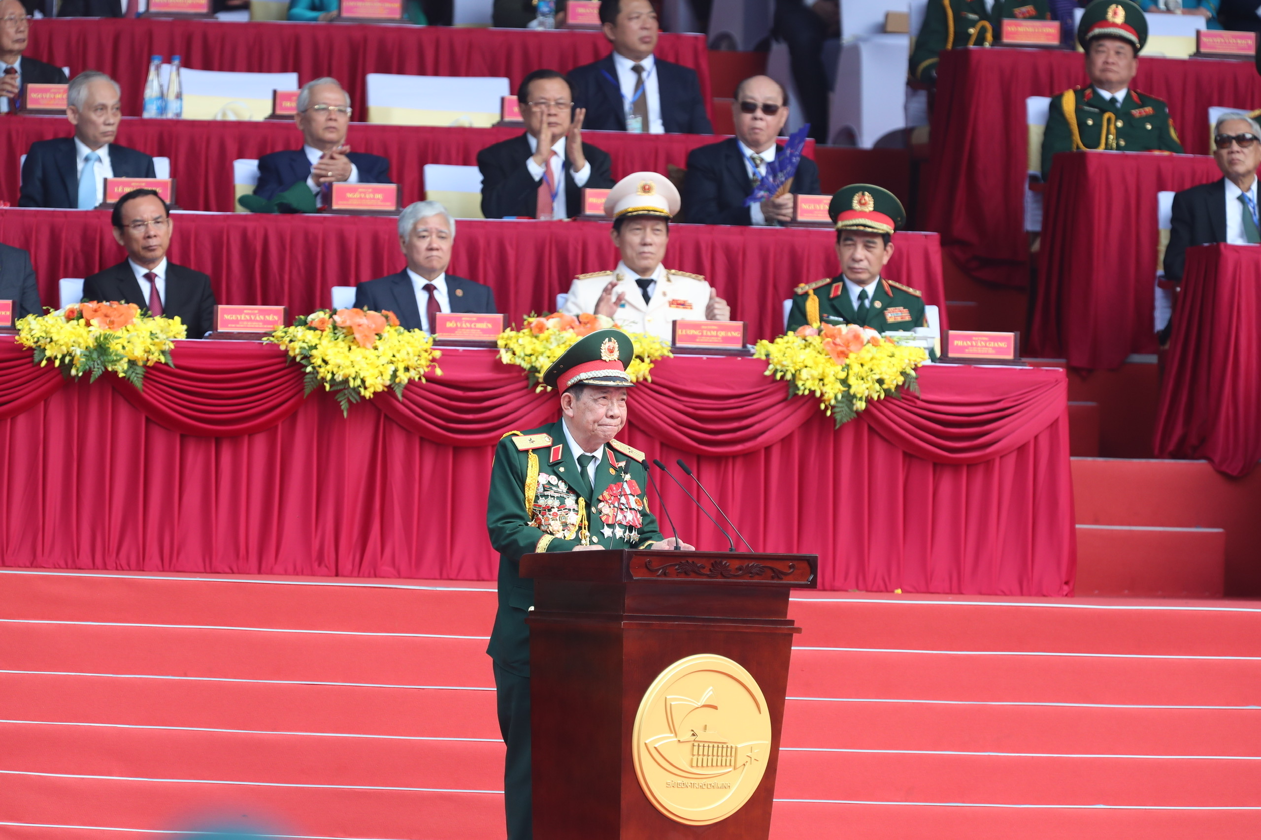 To&agrave;n cảnh Lễ kỷ niệm, diễu binh, diễu h&agrave;nh 50 năm thống nhất đất nước - Ảnh 13.