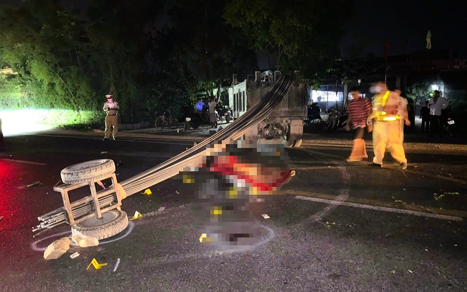 Tạm giữ hình sự người điều khiển xe 3 gác tự chế khiến 2 người thương vong