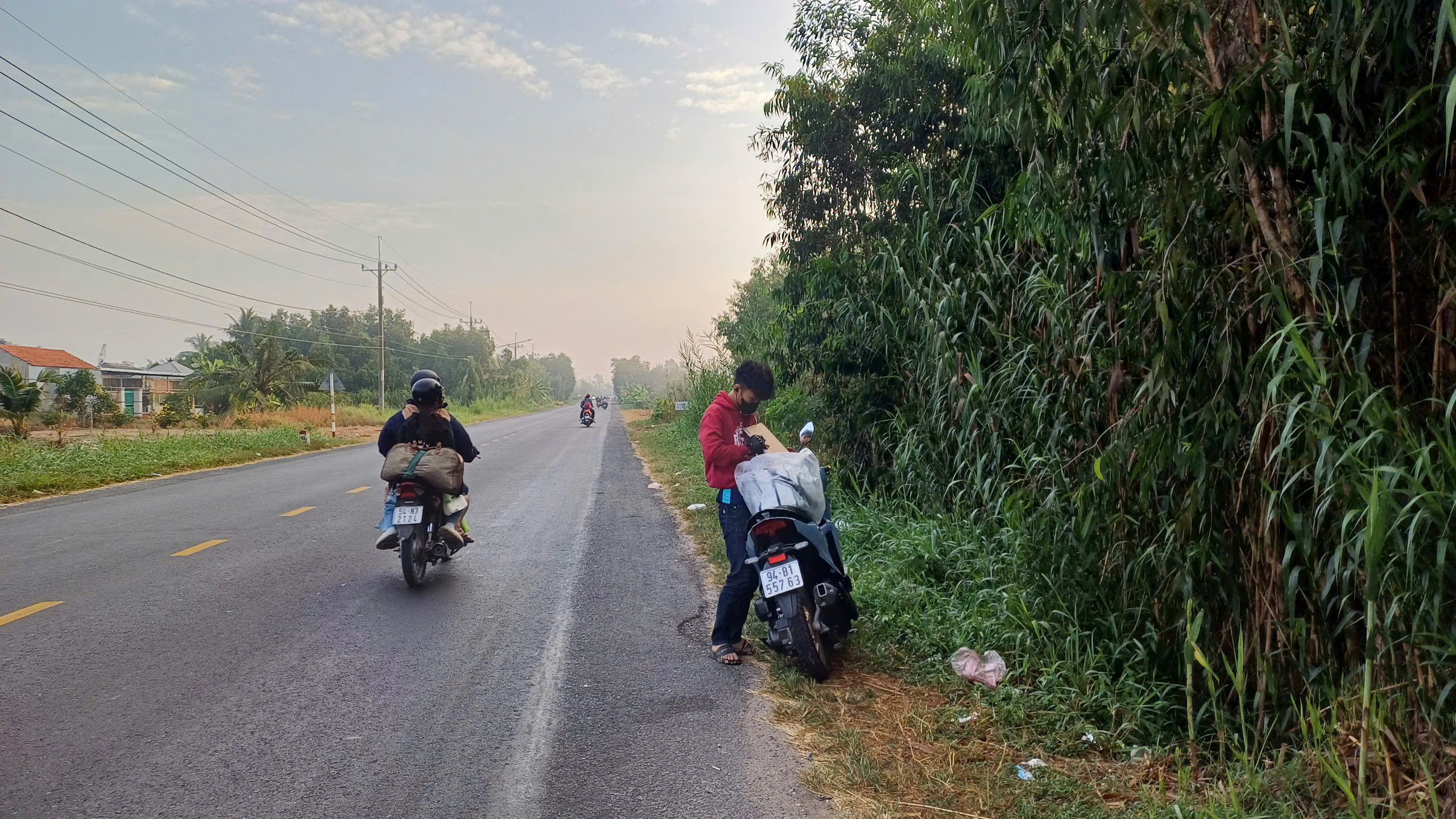 Người lao động từ hồi hợp chuyển sang hạnh phúc khi "bị" CSGT dừng xe- Ảnh 3.