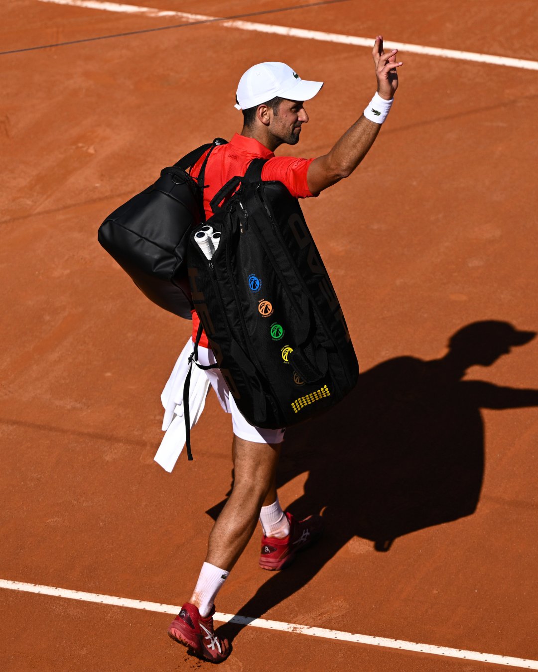 Djokovic r&uacute;t lui khỏi Italian Open sau chuỗi phong độ tệ hại- Ảnh 1.