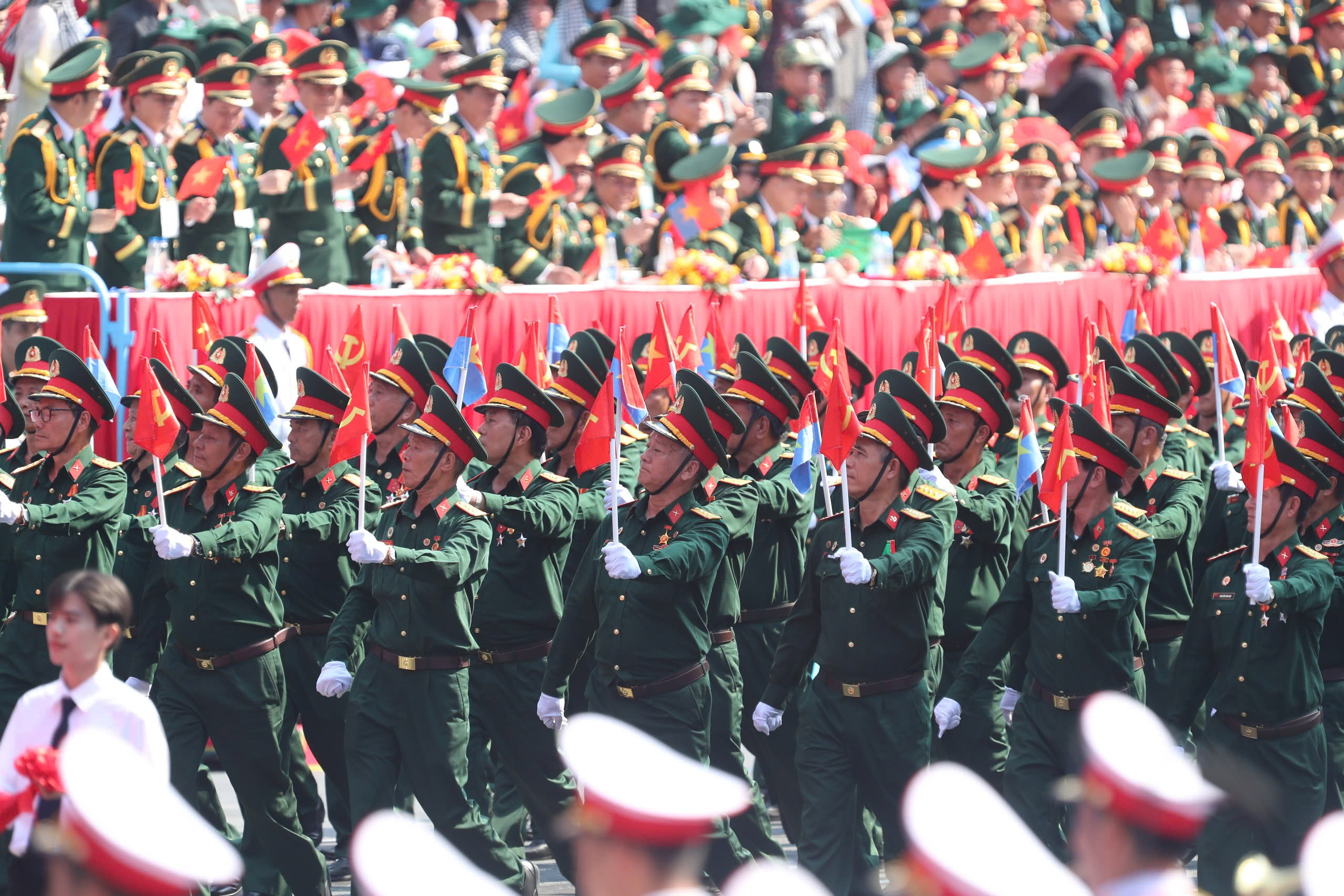 To&agrave;n cảnh Lễ kỷ niệm, diễu binh, diễu h&agrave;nh 50 năm thống nhất đất nước - Ảnh 37.