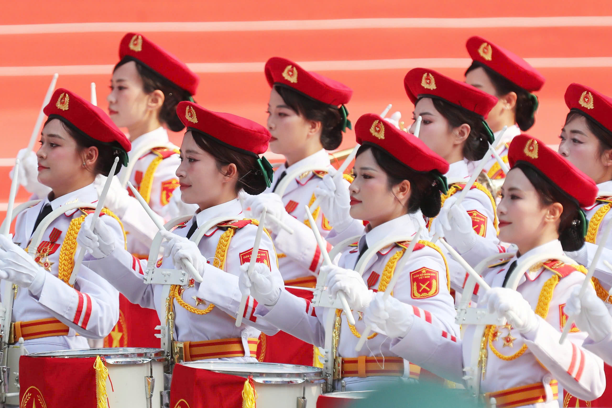 To&agrave;n cảnh Lễ kỷ niệm, diễu binh, diễu h&agrave;nh 50 năm thống nhất đất nước - Ảnh 23.