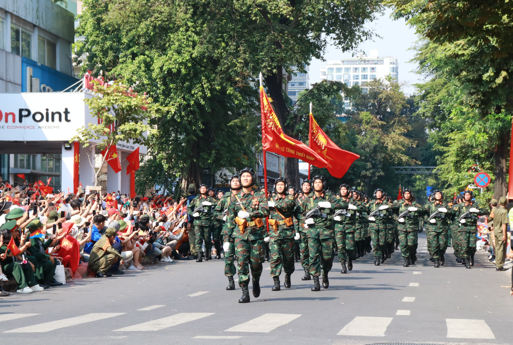 Đại lễ 30-4: Cận cảnh 8 khối hướng 3 đi trong v&ograve;ng tay nh&acirc;n d&acirc;n- Ảnh 4.