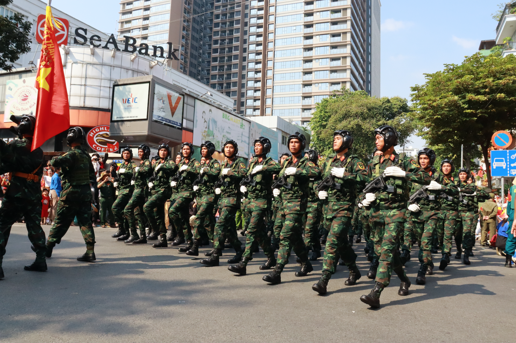 Đại lễ 30-4: Cận cảnh 8 khối hướng 3 đi trong v&ograve;ng tay nh&acirc;n d&acirc;n- Ảnh 5.