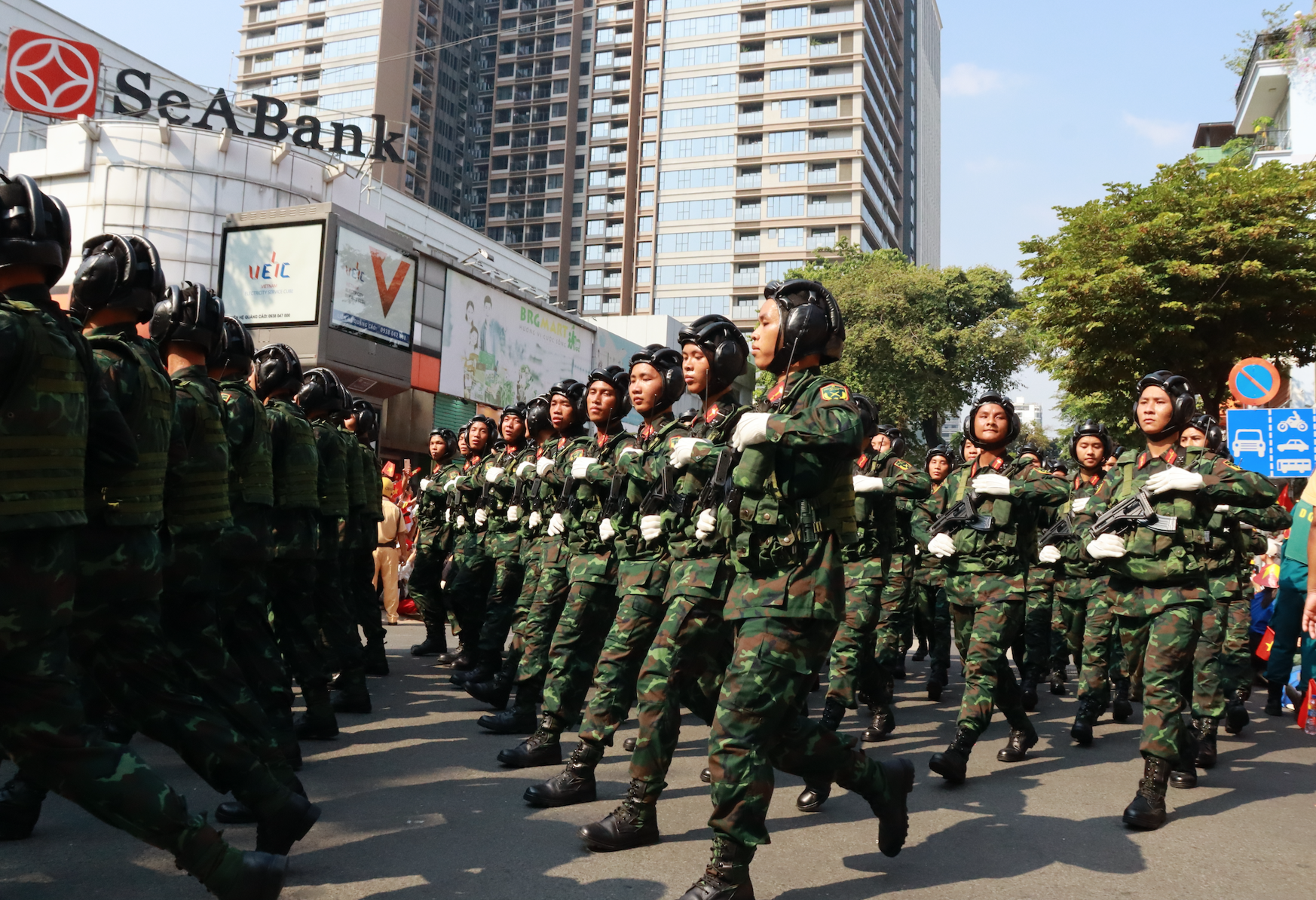 Đại lễ 30-4: Cận cảnh 8 khối hướng 3 đi trong v&ograve;ng tay nh&acirc;n d&acirc;n- Ảnh 6.