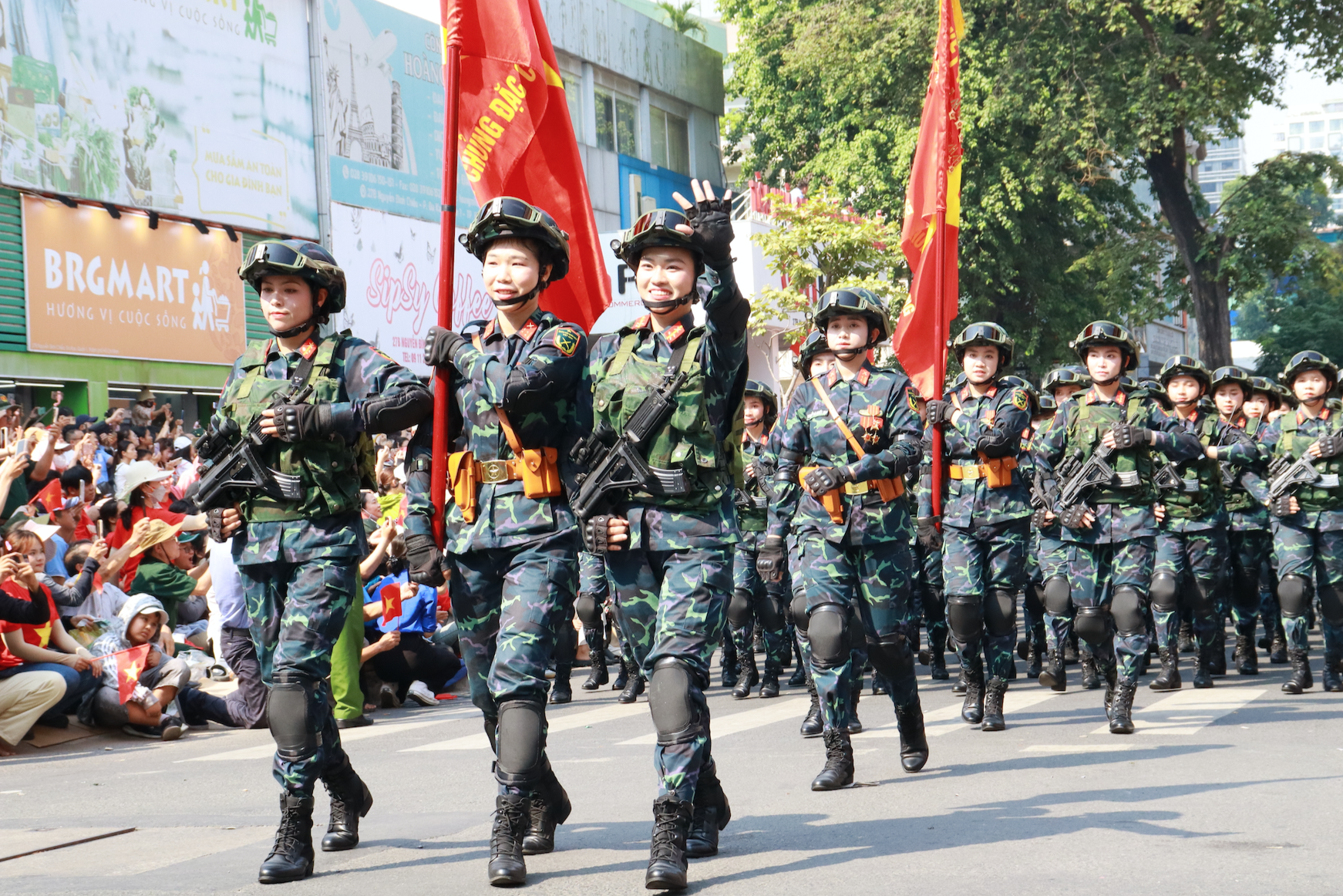 Đại lễ 30-4: Cận cảnh 8 khối hướng 3 đi trong v&ograve;ng tay nh&acirc;n d&acirc;n- Ảnh 12.