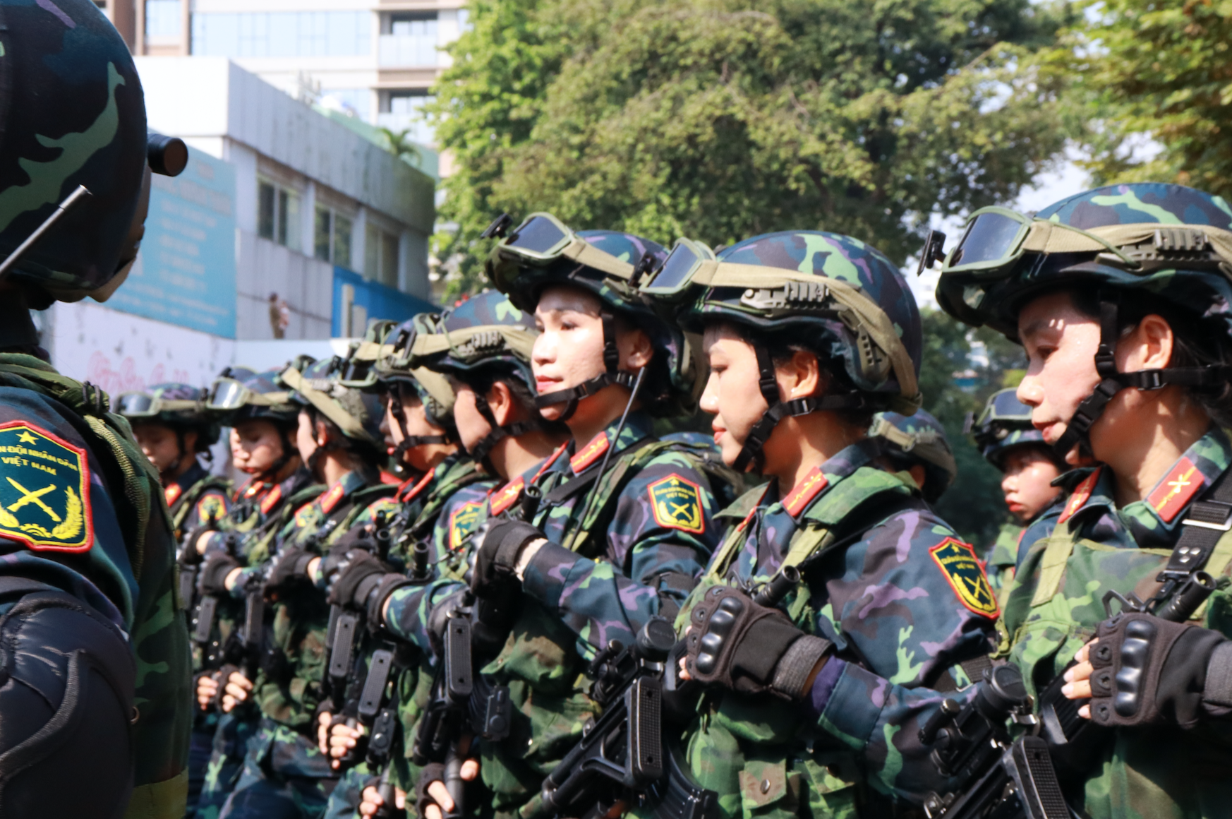 Đại lễ 30-4: Cận cảnh 8 khối hướng 3 đi trong v&ograve;ng tay nh&acirc;n d&acirc;n- Ảnh 13.