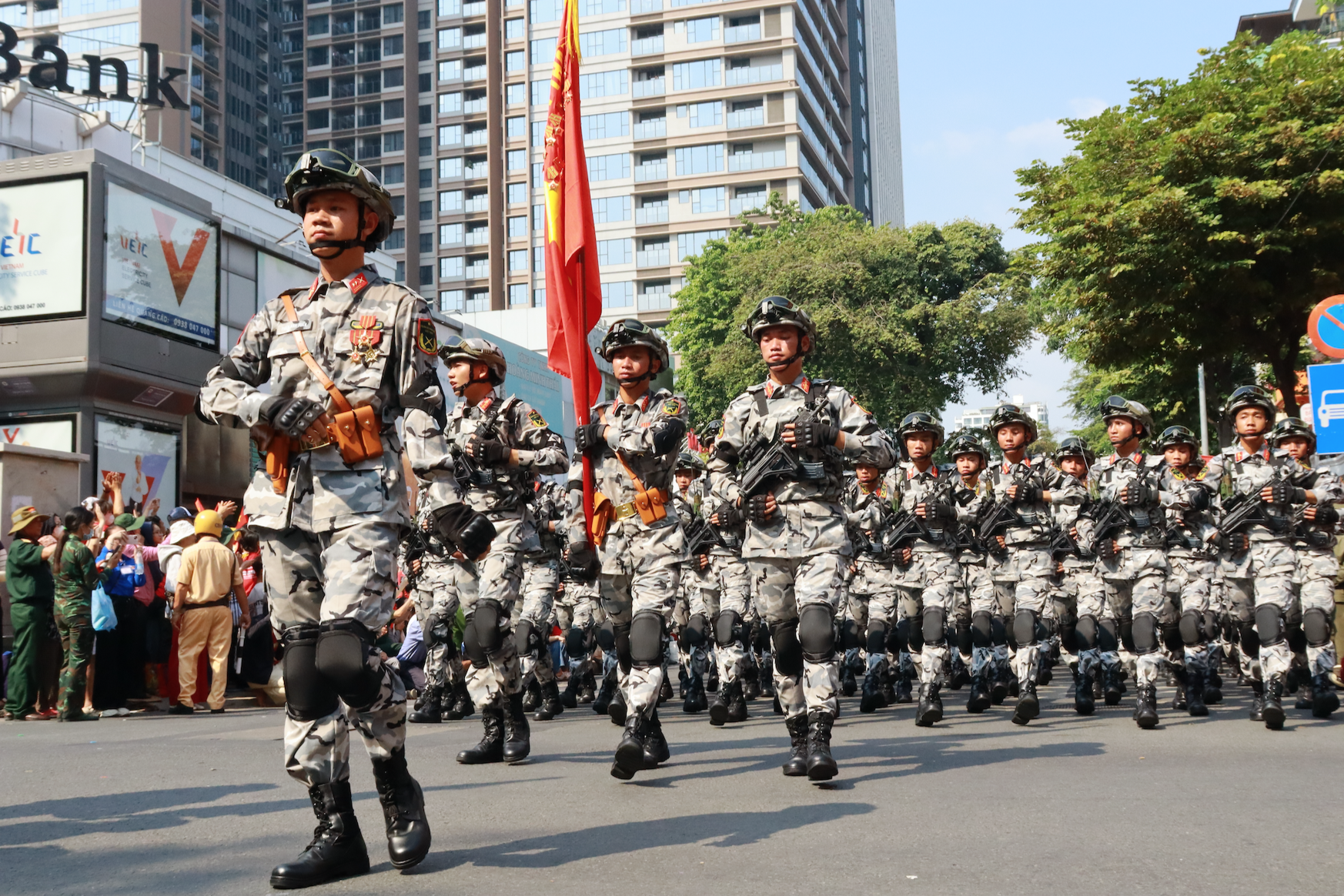Đại lễ 30-4: Cận cảnh 8 khối hướng 3 đi trong v&ograve;ng tay nh&acirc;n d&acirc;n- Ảnh 14.