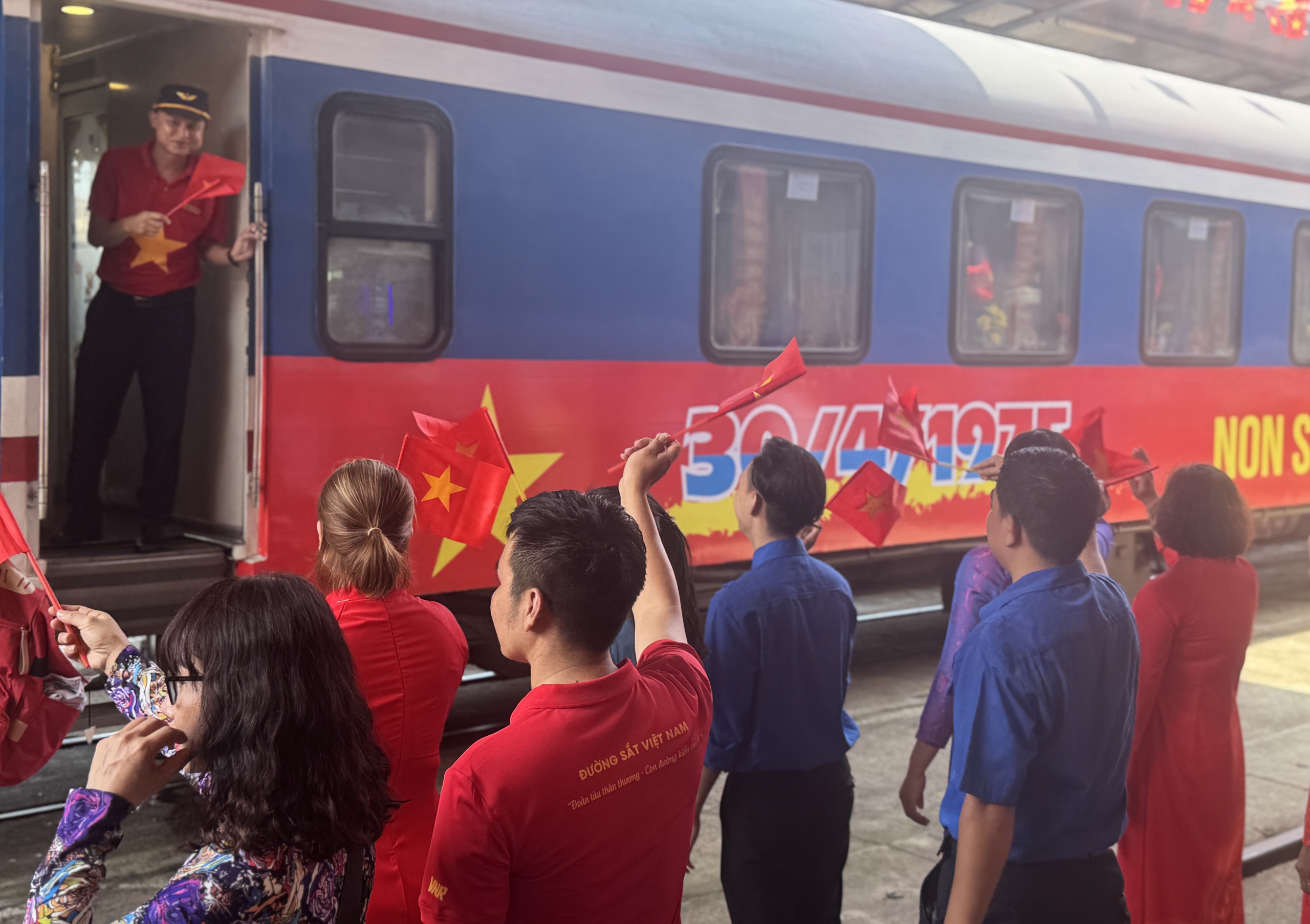 "Đoàn tàu Thống Nhất" gặp nhau tại Đà Nẵng trong ngày 30-4- Ảnh 4.