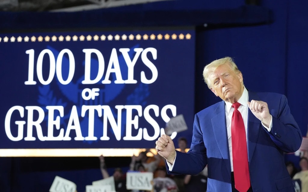Cuộc chiến căng thẳng trong 100 ngày cầm quyền của Tổng thống Donald Trump