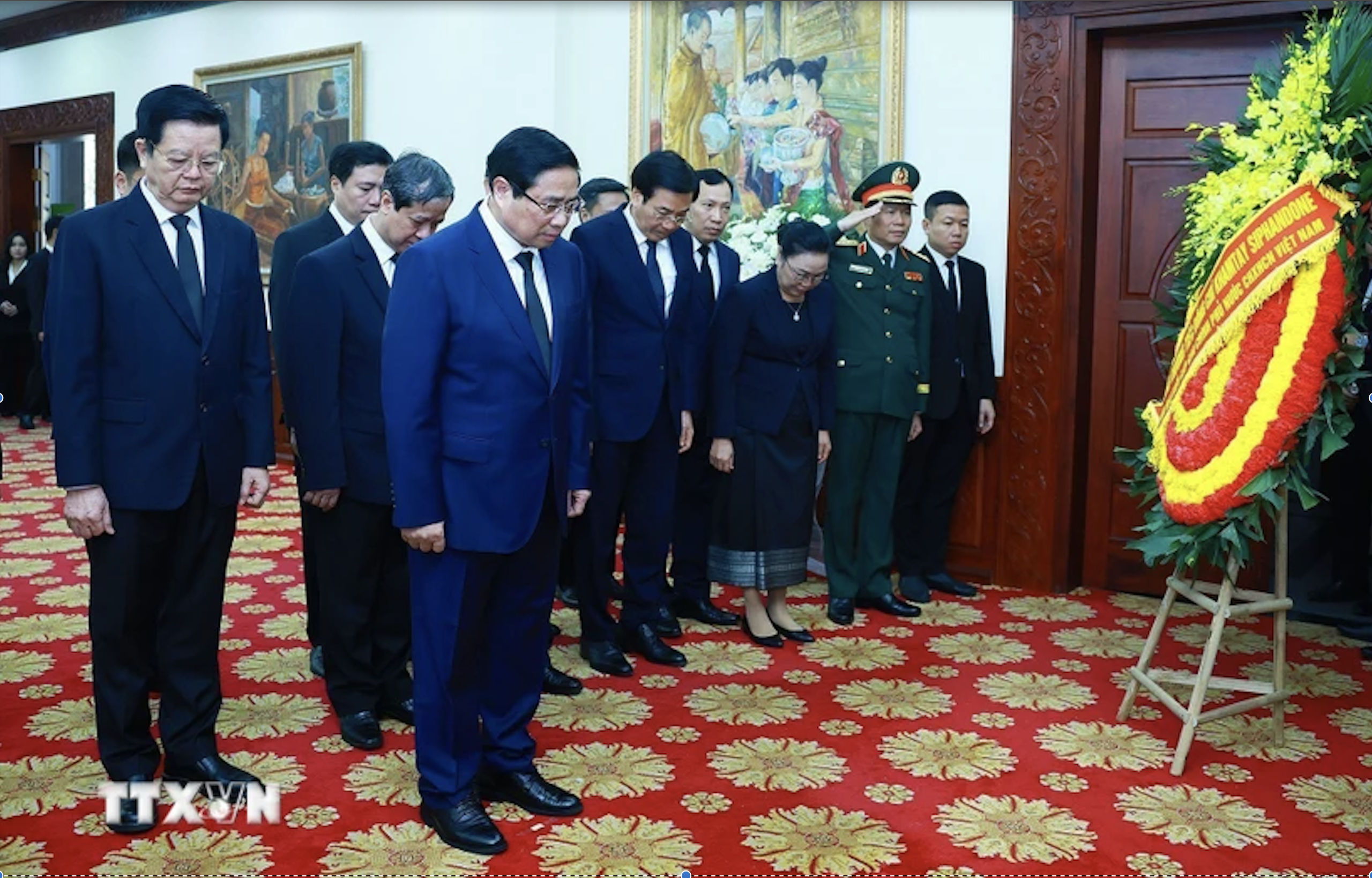 L&atilde;nh đạo cấp cao Đảng, Nh&agrave; nước viếng nguy&ecirc;n Chủ tịch nước L&agrave;o Khamtay Siphandone- Ảnh 2.