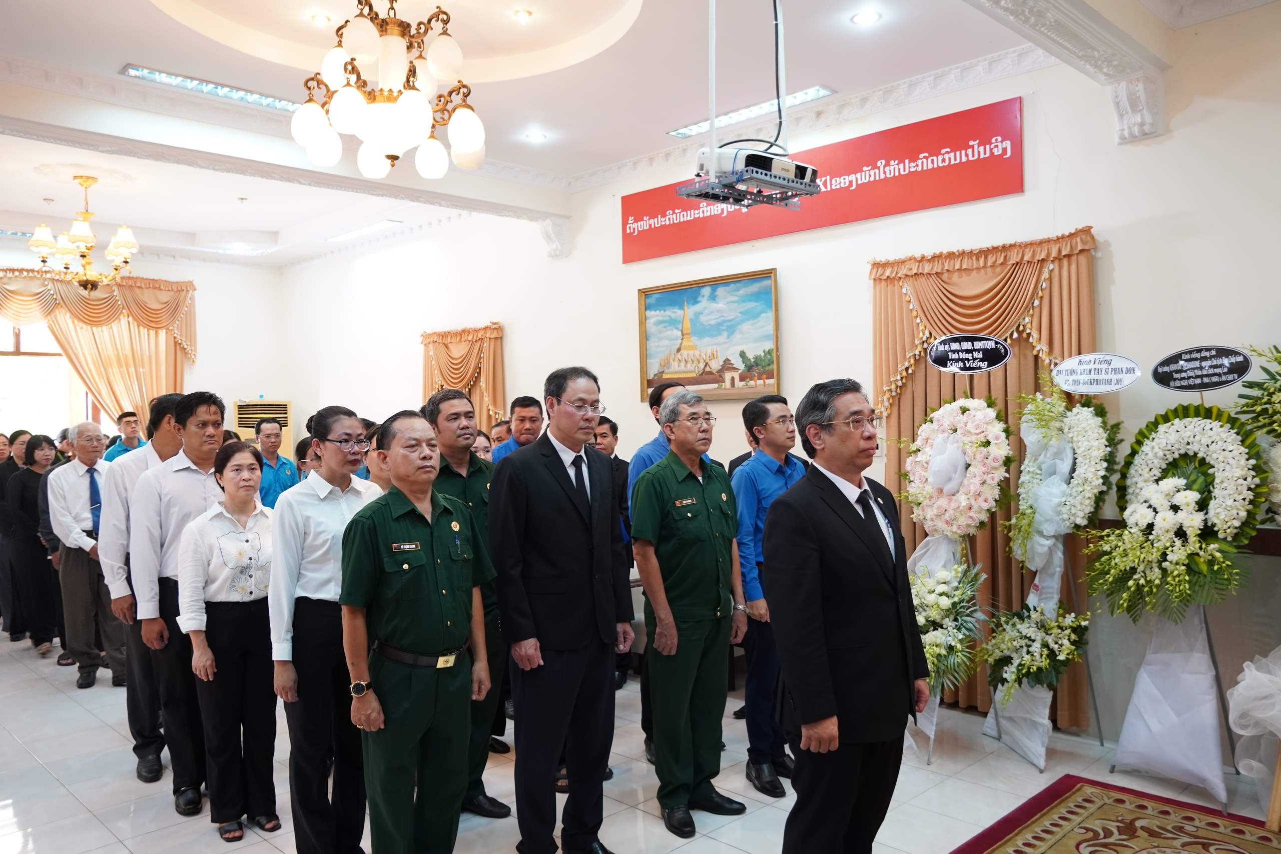 Đoàn đại biểu MTTQ TP HCM viếng cố Chủ tịch nước Lào Khamtay Siphandone- Ảnh 1.