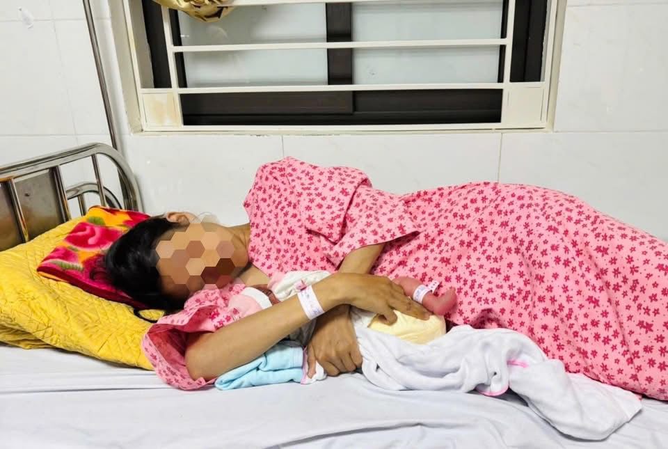 Đẻ rơi con ven đường mới biết mang thai- Ảnh 1.
