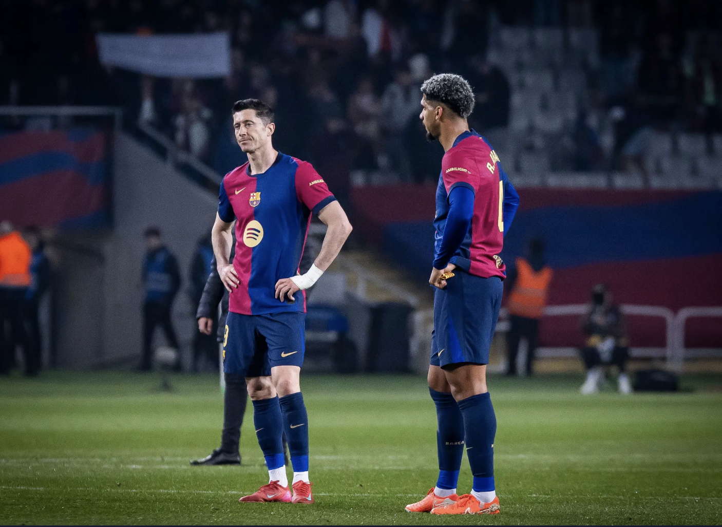 Real Madrid gục ng&atilde; tại Bernabeu, Barcelona bị đội b&oacute;ng của Antony chia điểm- Ảnh 7.