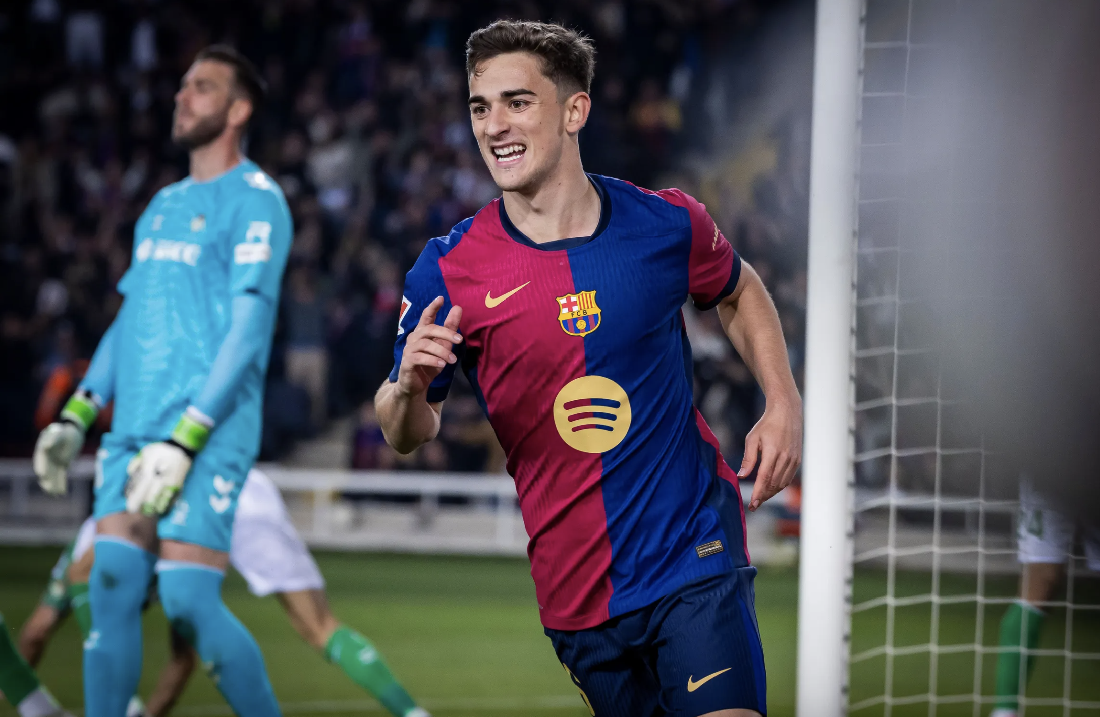 Real Madrid gục ng&atilde; tại Bernabeu, Barcelona bị đội b&oacute;ng của Antony chia điểm- Ảnh 6.