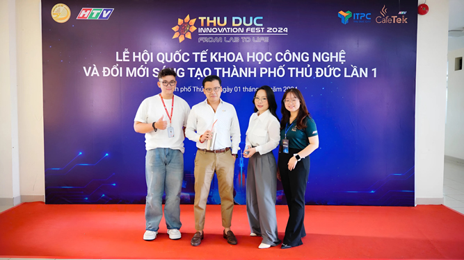 Phạm Đức Phong (bìa trái) tự nhận chưa vượt trội về chuyên môn song có thể kết nối và đồng hành với cộng sự hết sức chân thành và trách nhiệm
