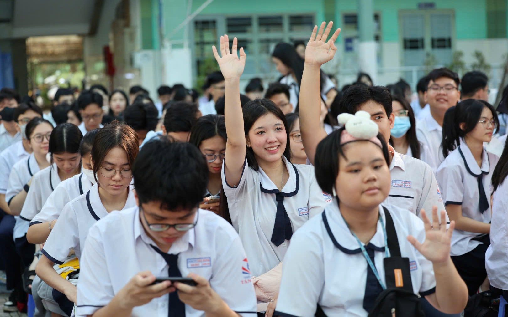 Trực tuyến “Đưa trường học đến thí sinh”: Chọn ngành học gì để góp phần phát triển TP HCM?