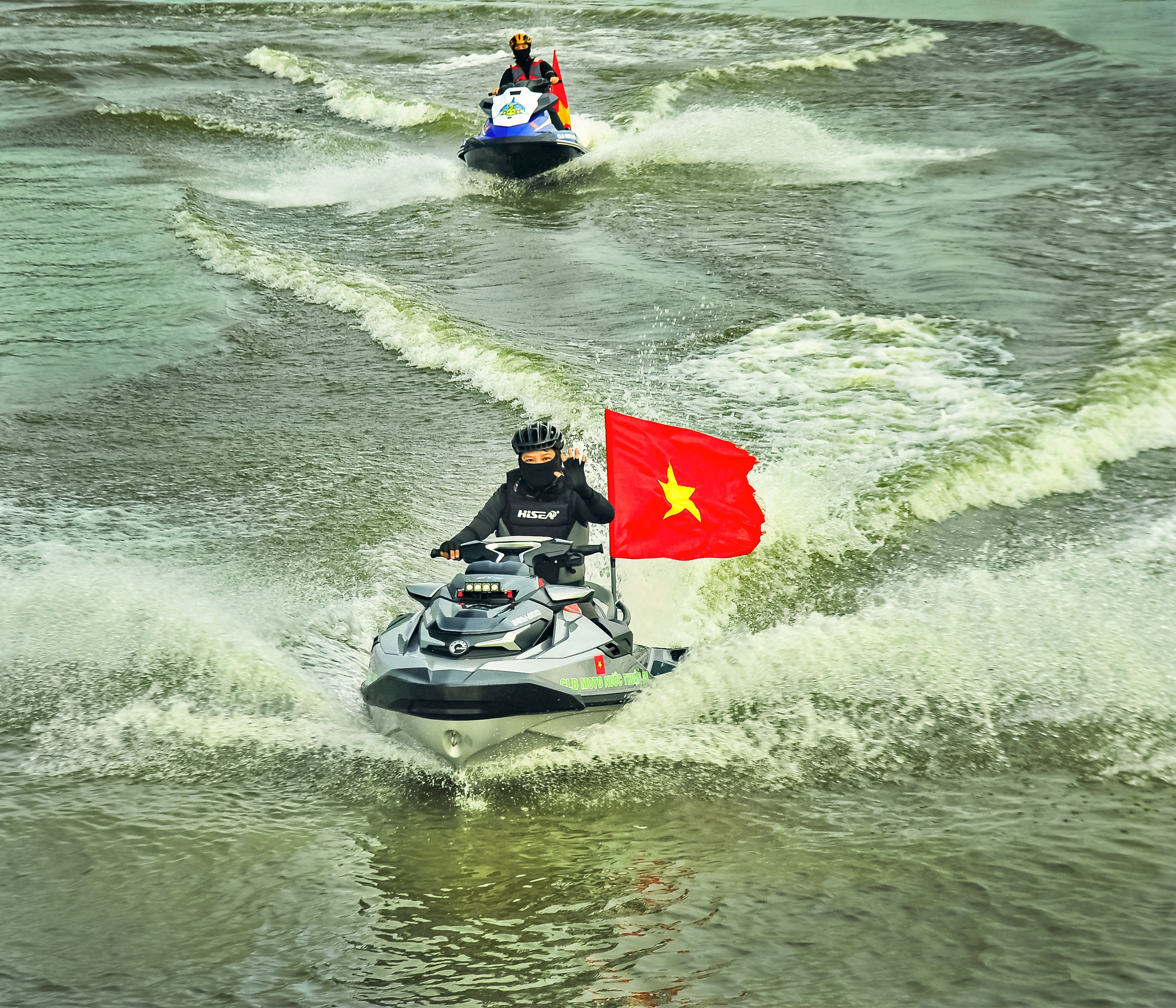 Việt Nam ti&ecirc;n phong. Ảnh: NGUYỄN TRỌNG DƯƠNG