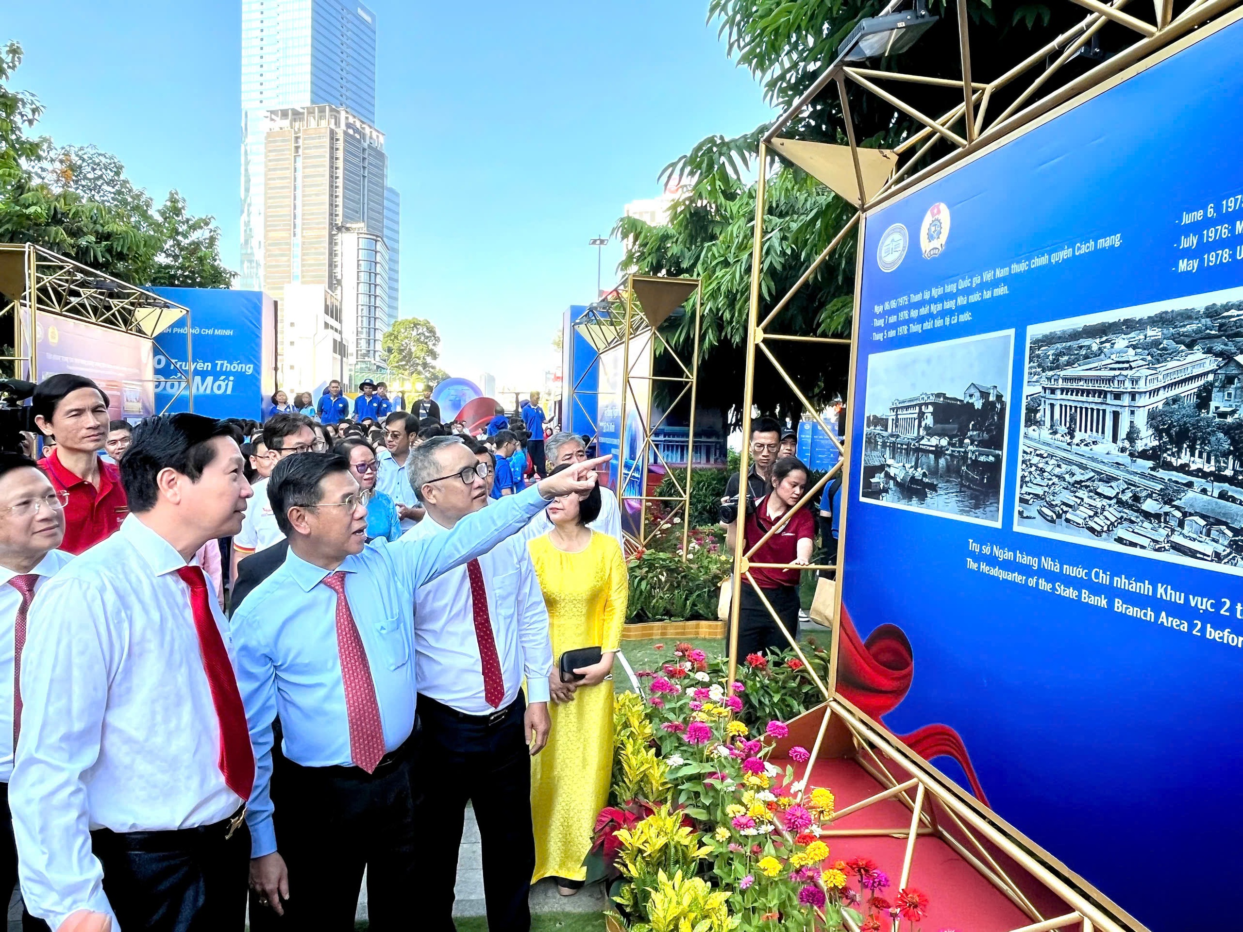 Những tư liệu qu&yacute; gi&aacute; về ng&agrave;nh ng&acirc;n h&agrave;ng TP HCM trong 50 năm- Ảnh 2.