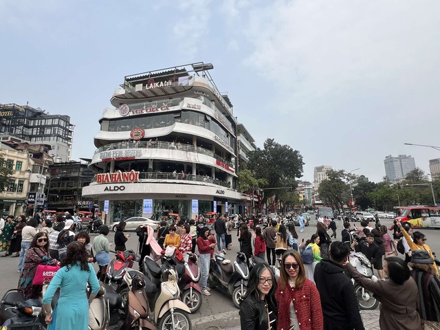Điều chỉnh giao th&ocirc;ng ở Quảng trường Đ&ocirc;ng Kinh - Nghĩa Thục khi ph&aacute; dỡ "h&agrave;m c&aacute; mập"- Ảnh 1.