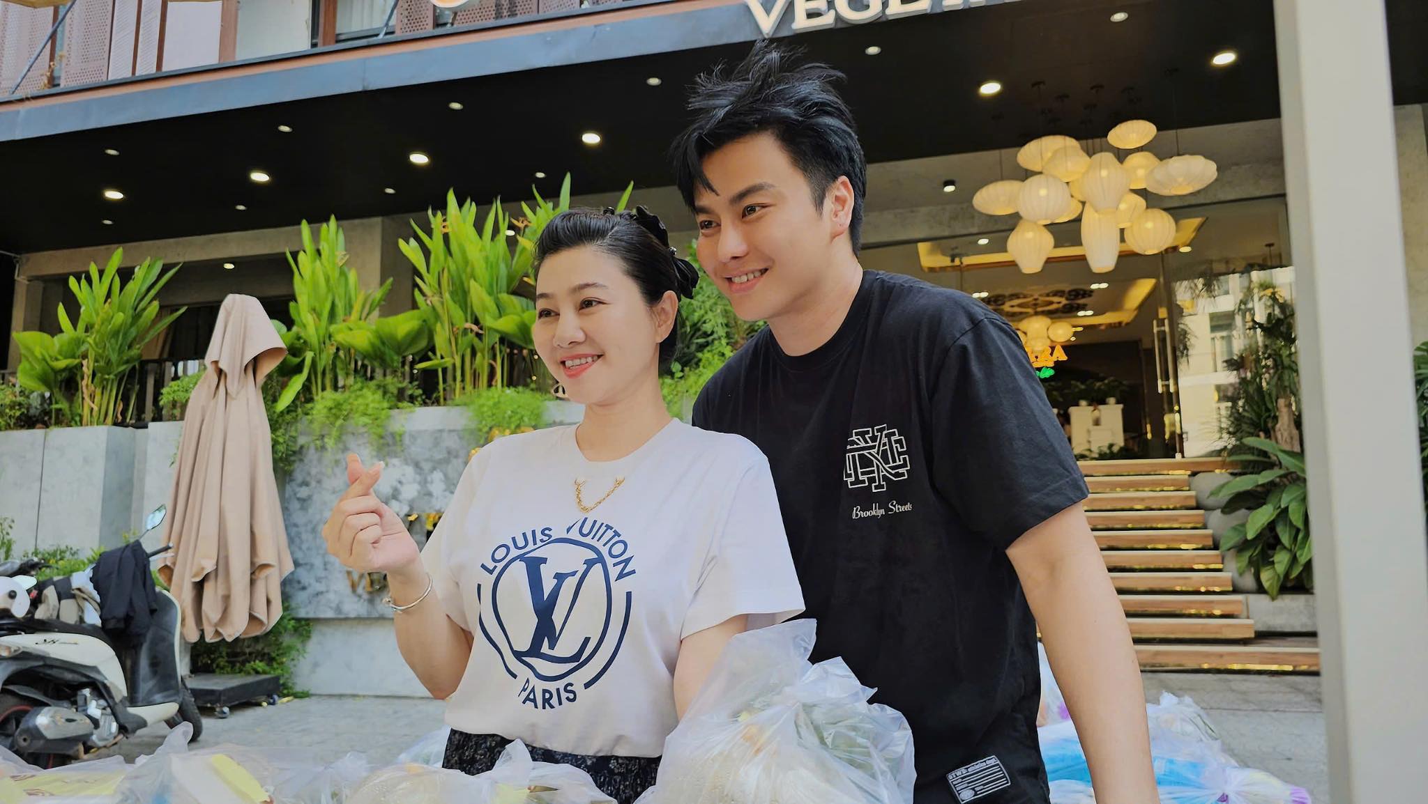 NSND Quế Trân tâm huyết với việc trao tặng cơm chay cho người nghèo- Ảnh 2.