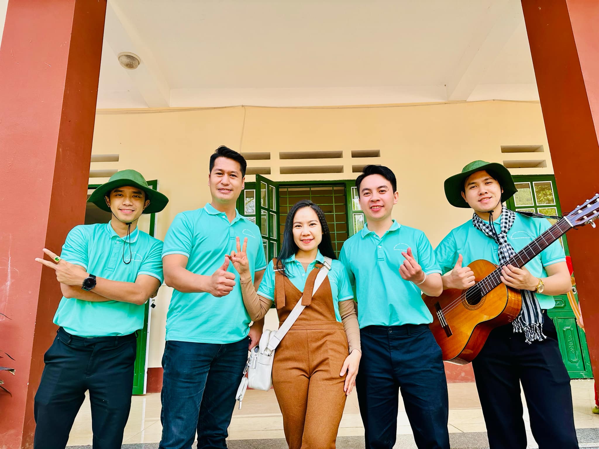 "Giai điệu tự hào"- dấu ấn mới của ca sĩ Viết Thu- Ảnh 2.